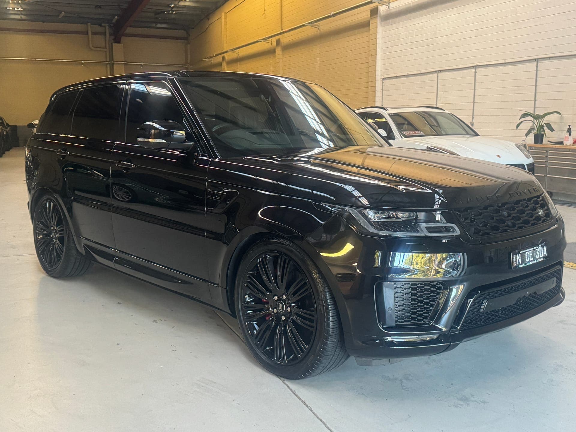 2021 Land Rover Range Rover Sport P525 HSE Dynamic in Black — exterior side