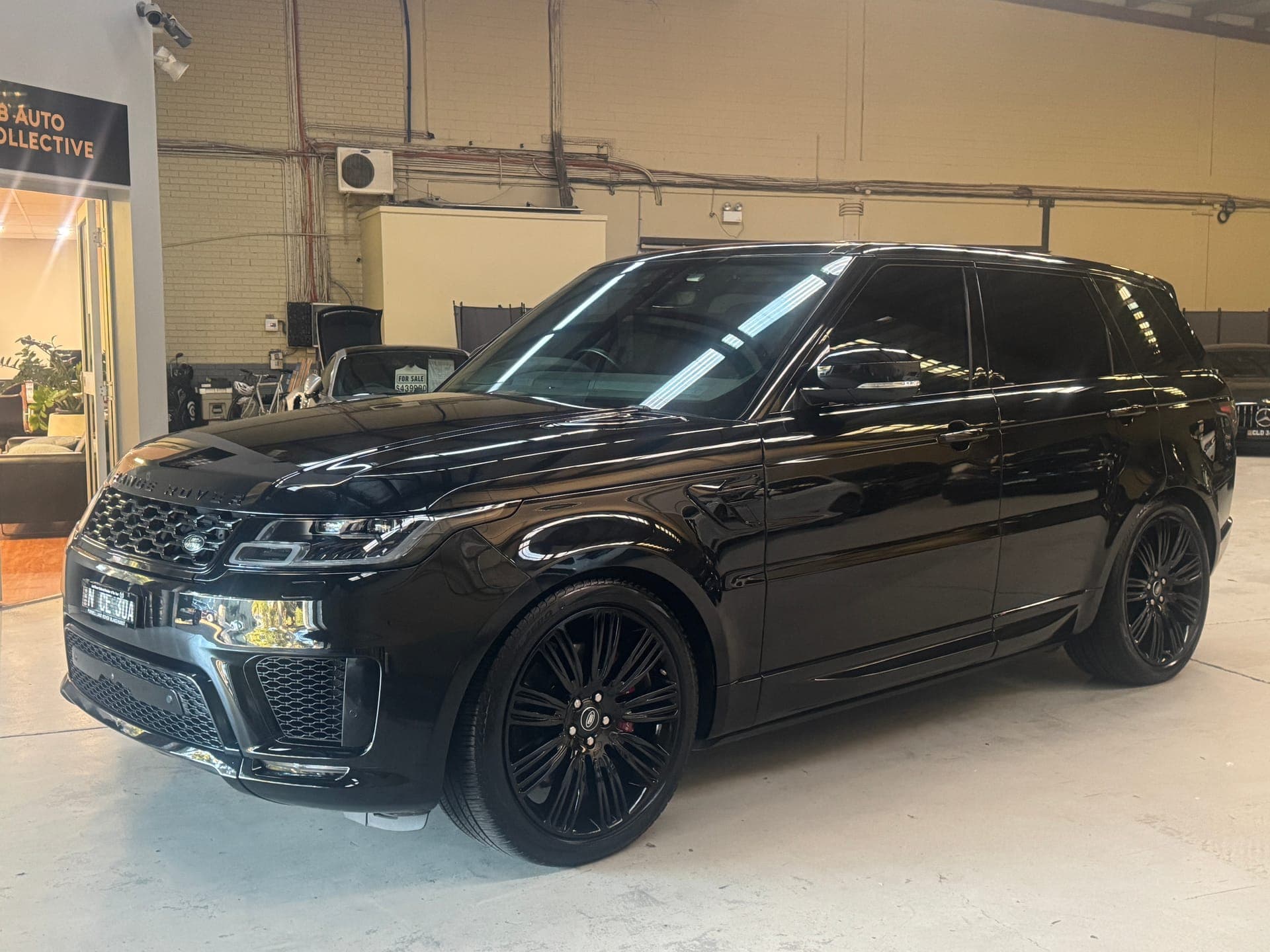 2021 Land Rover Range Rover Sport P525 HSE Dynamic in Black — interior