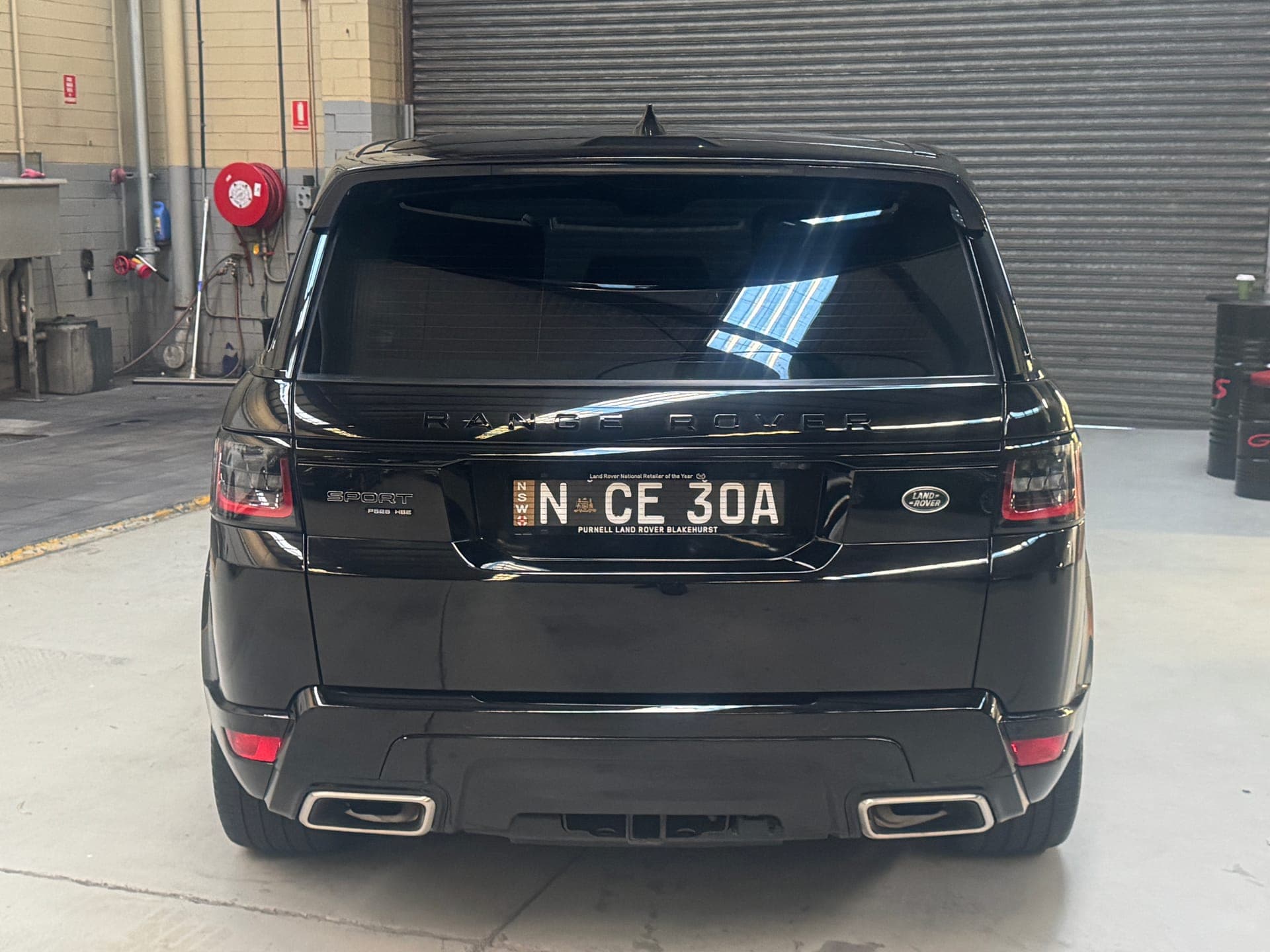 2021 Land Rover Range Rover Sport P525 HSE Dynamic in Black — front seats