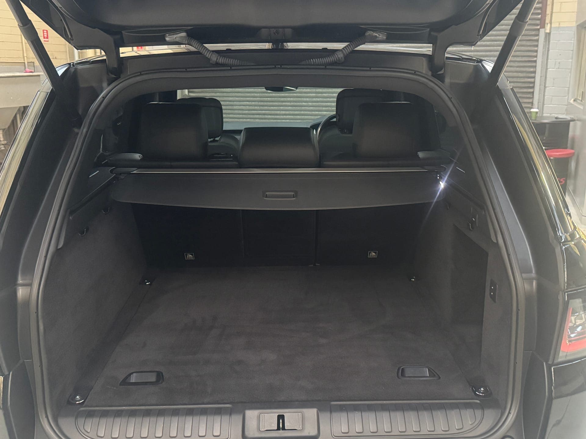 2021 Land Rover Range Rover Sport P525 HSE Dynamic in Black — boot