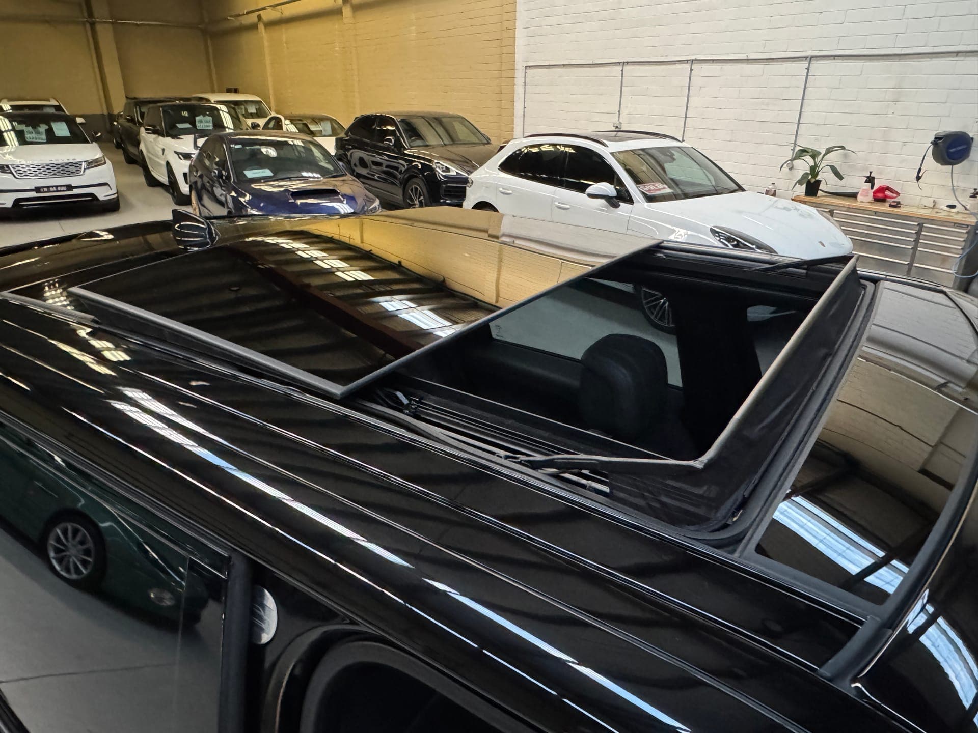 2021 Land Rover Range Rover Sport P525 HSE Dynamic in Black — photo 14