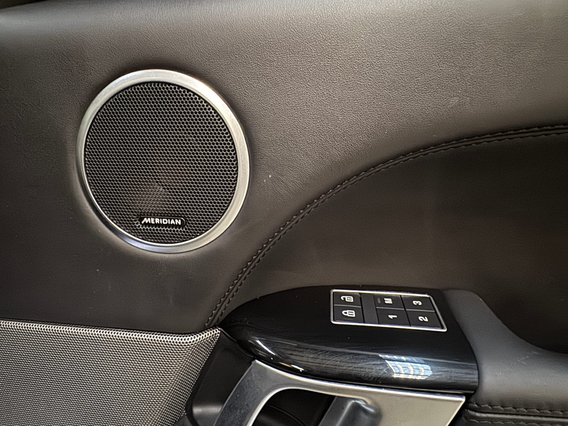 2021 Land Rover Range Rover Sport P525 HSE Dynamic in Black — photo 15