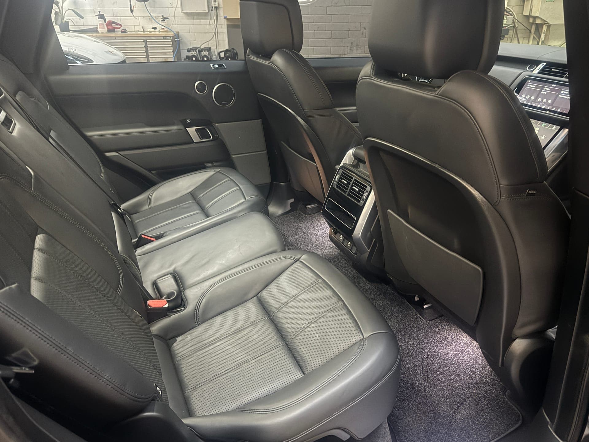 2021 Land Rover Range Rover Sport P525 HSE Dynamic in Black — photo 23