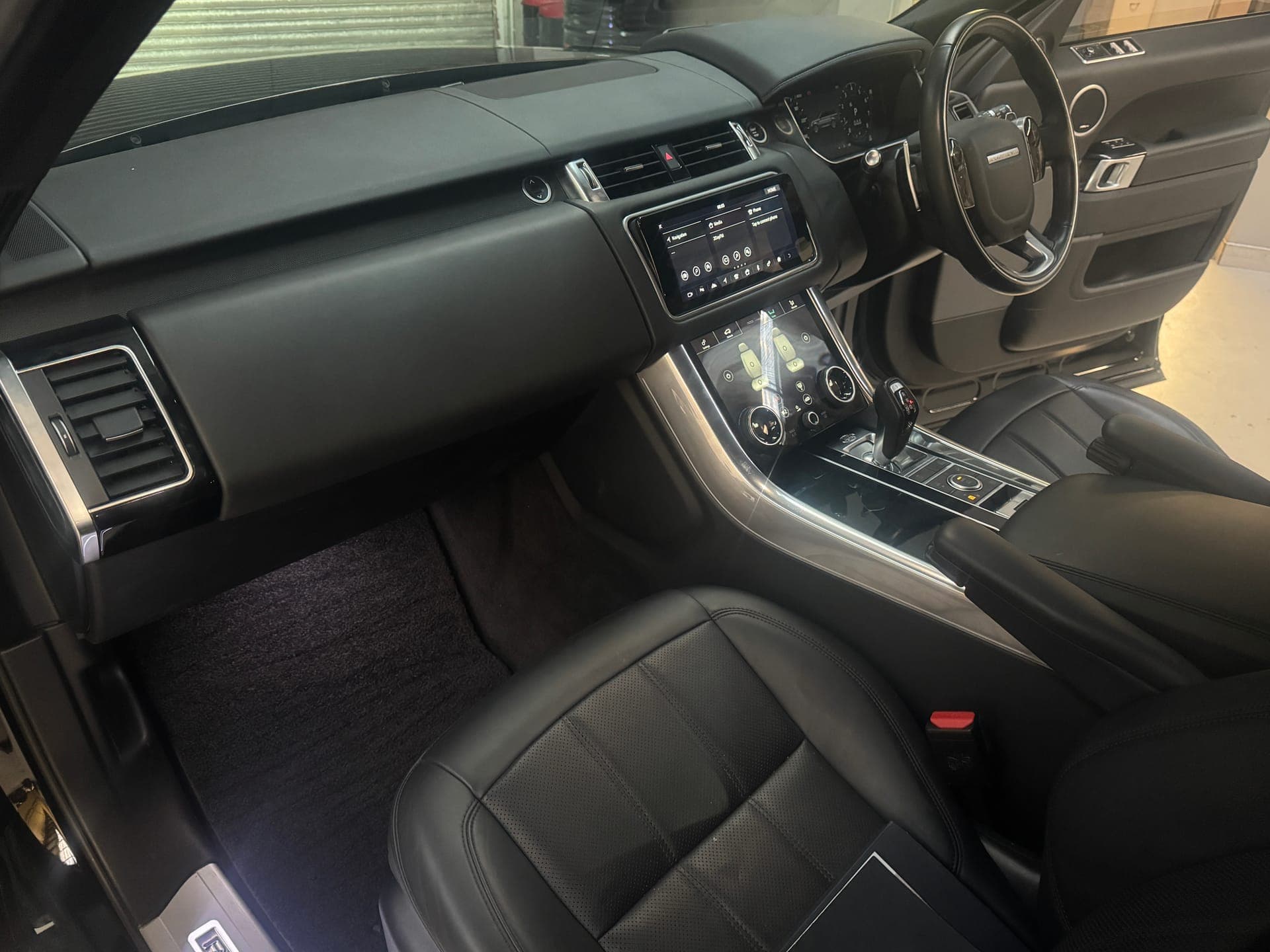 2021 Land Rover Range Rover Sport P525 HSE Dynamic in Black — photo 24