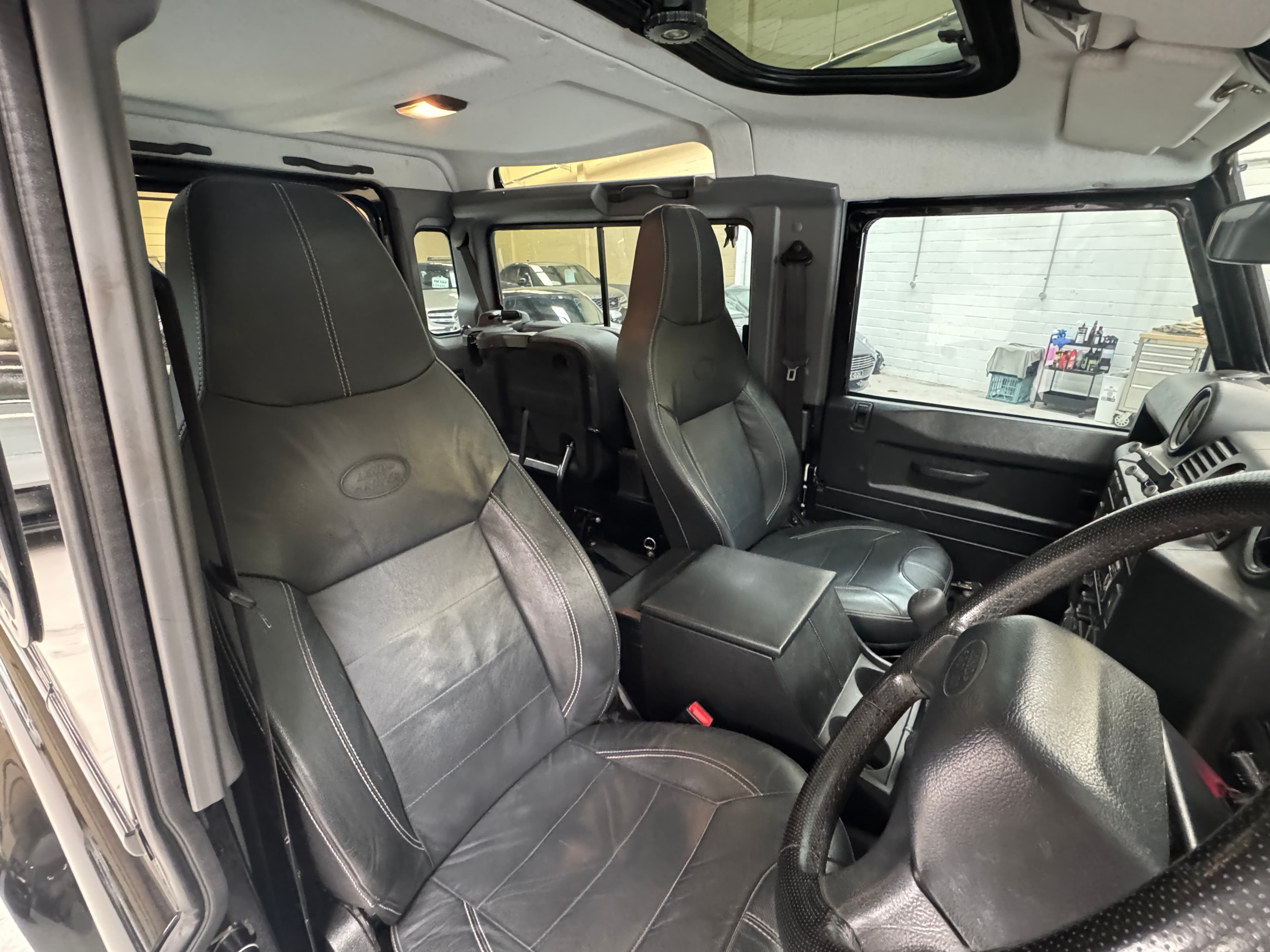 2014 Land Rover Defender DEFENDER 90 MY15 DIESEL TURBO F/INJ 2.2L 6 SP MANUAL in BLACK — dashboard
