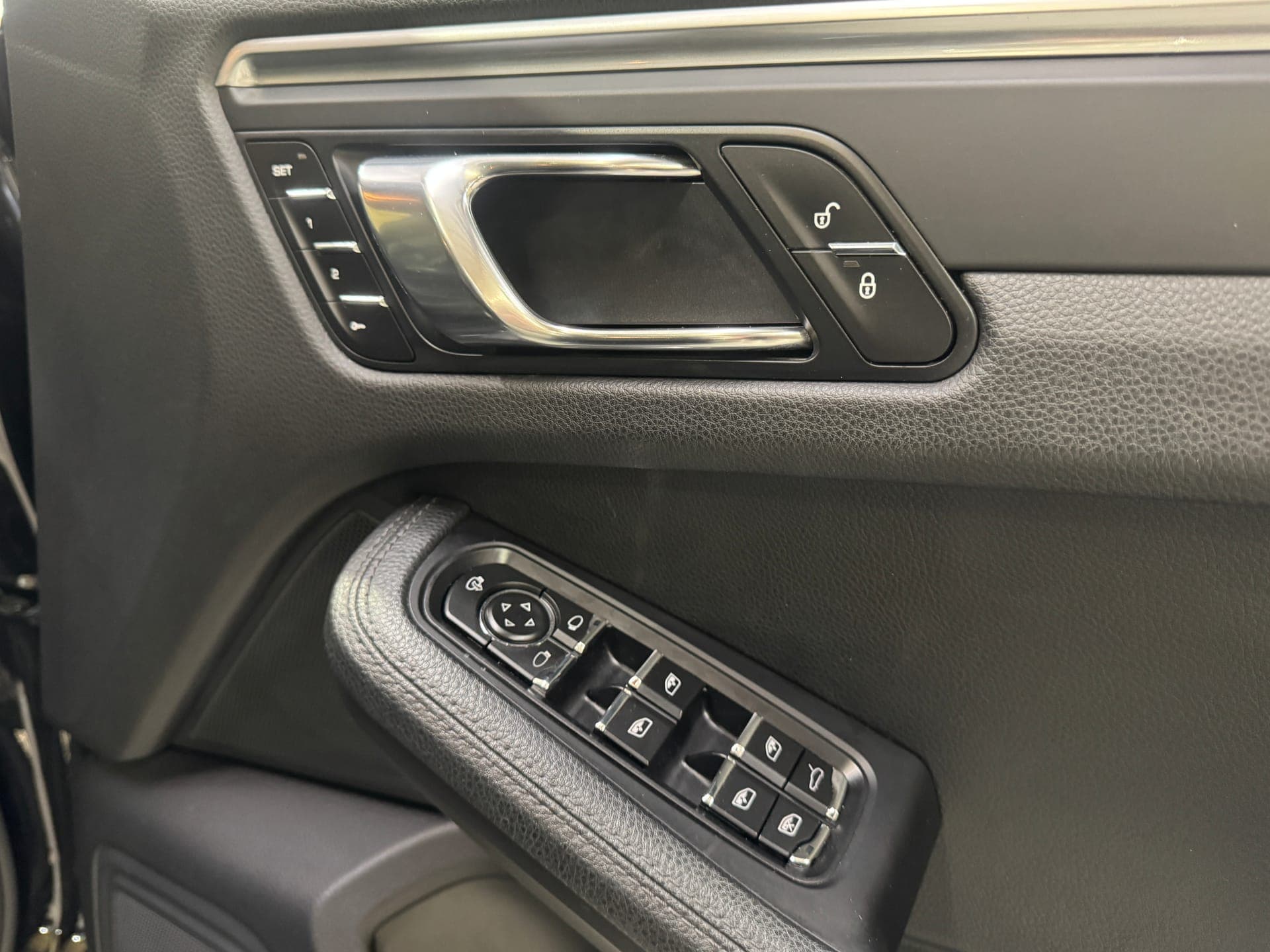 2017 Porsche Macan in Black — photo 14