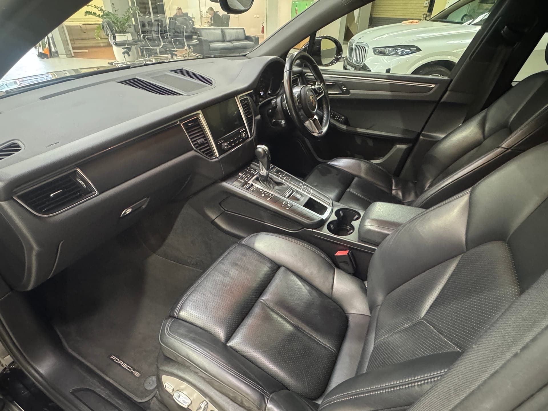 2017 Porsche Macan in Black — photo 18