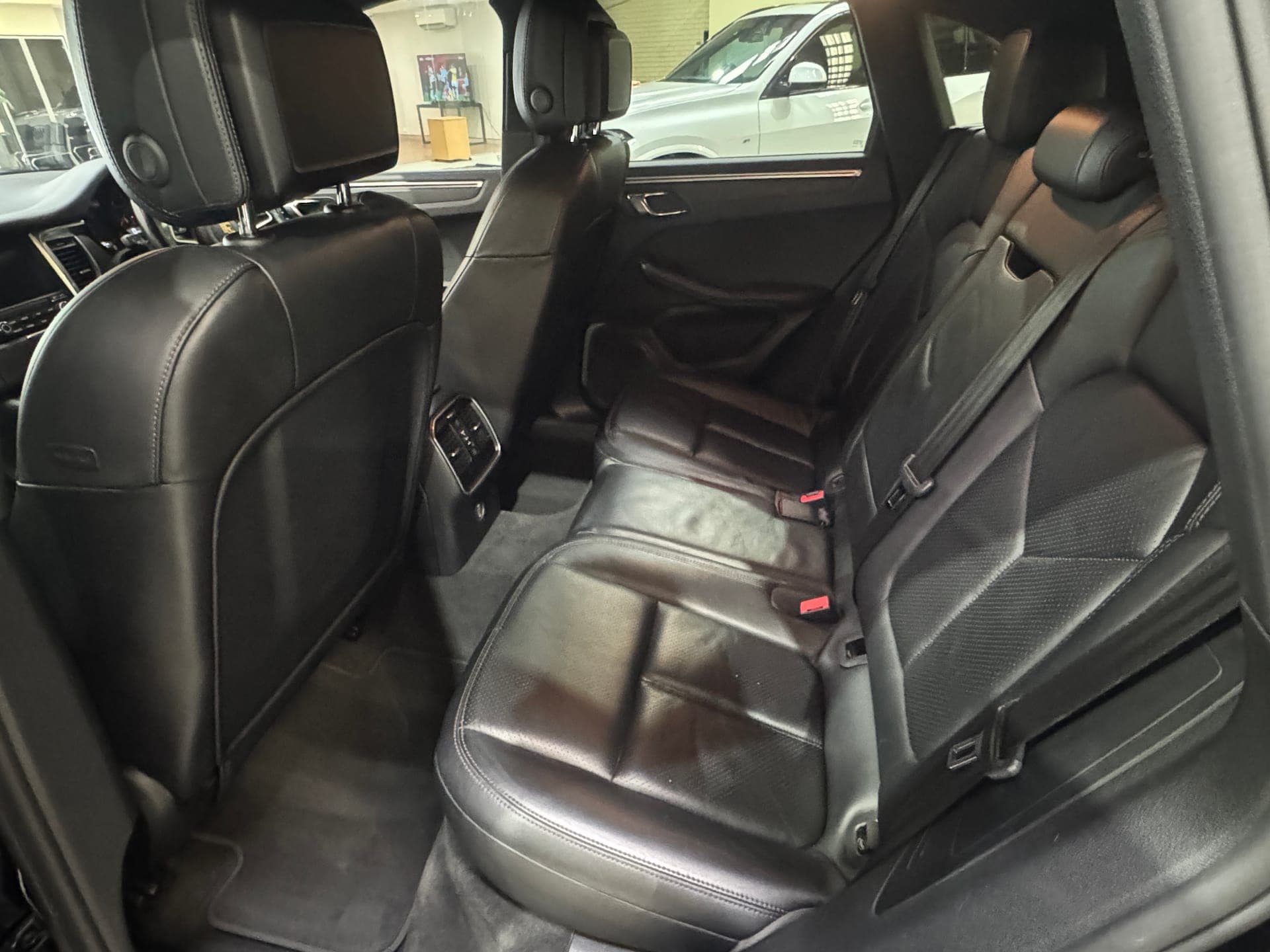 2017 Porsche Macan in Black — photo 19