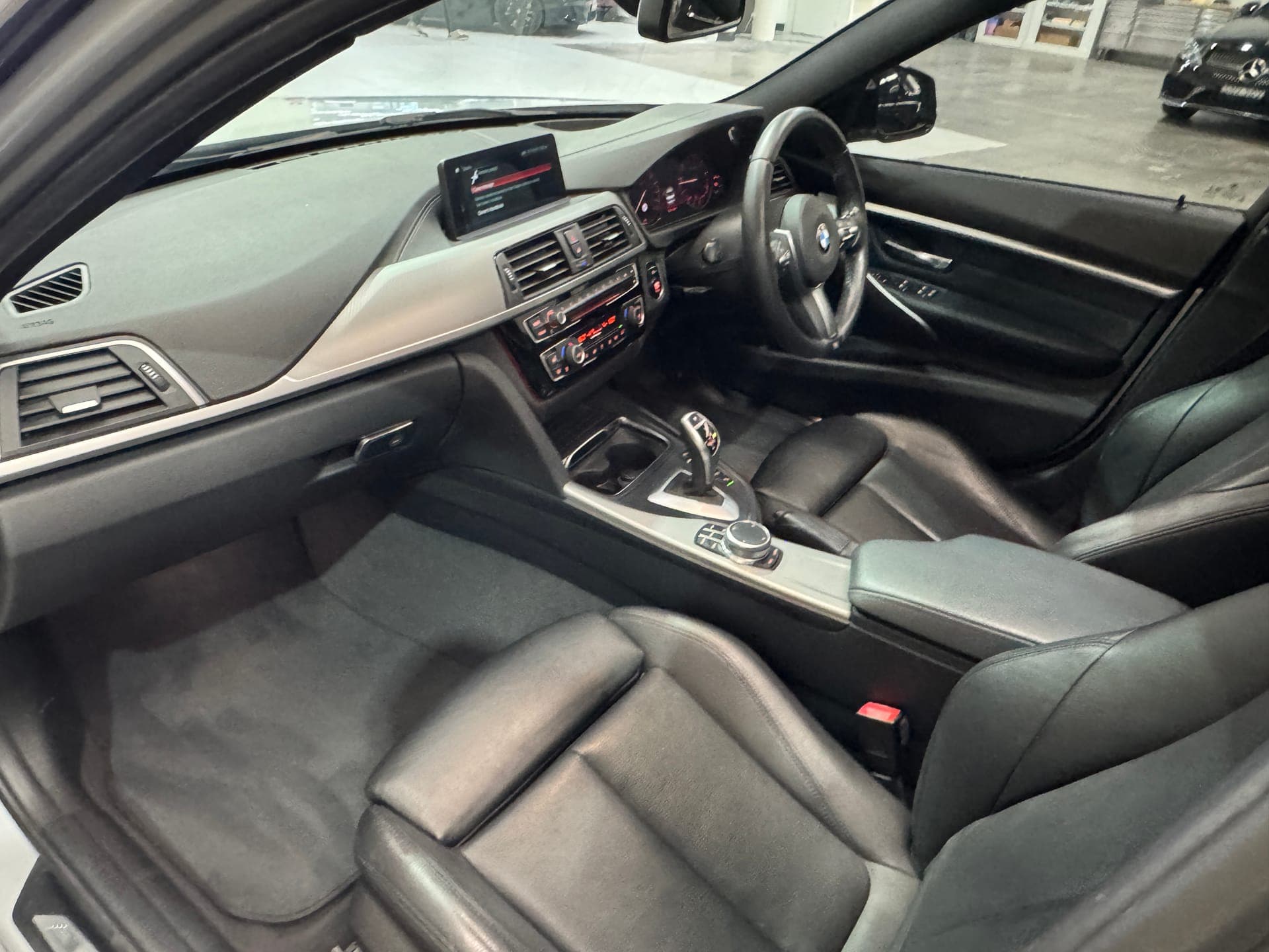 2018 BMW 3 Series 330i M Sport F30 LCI in Silver — photo 23