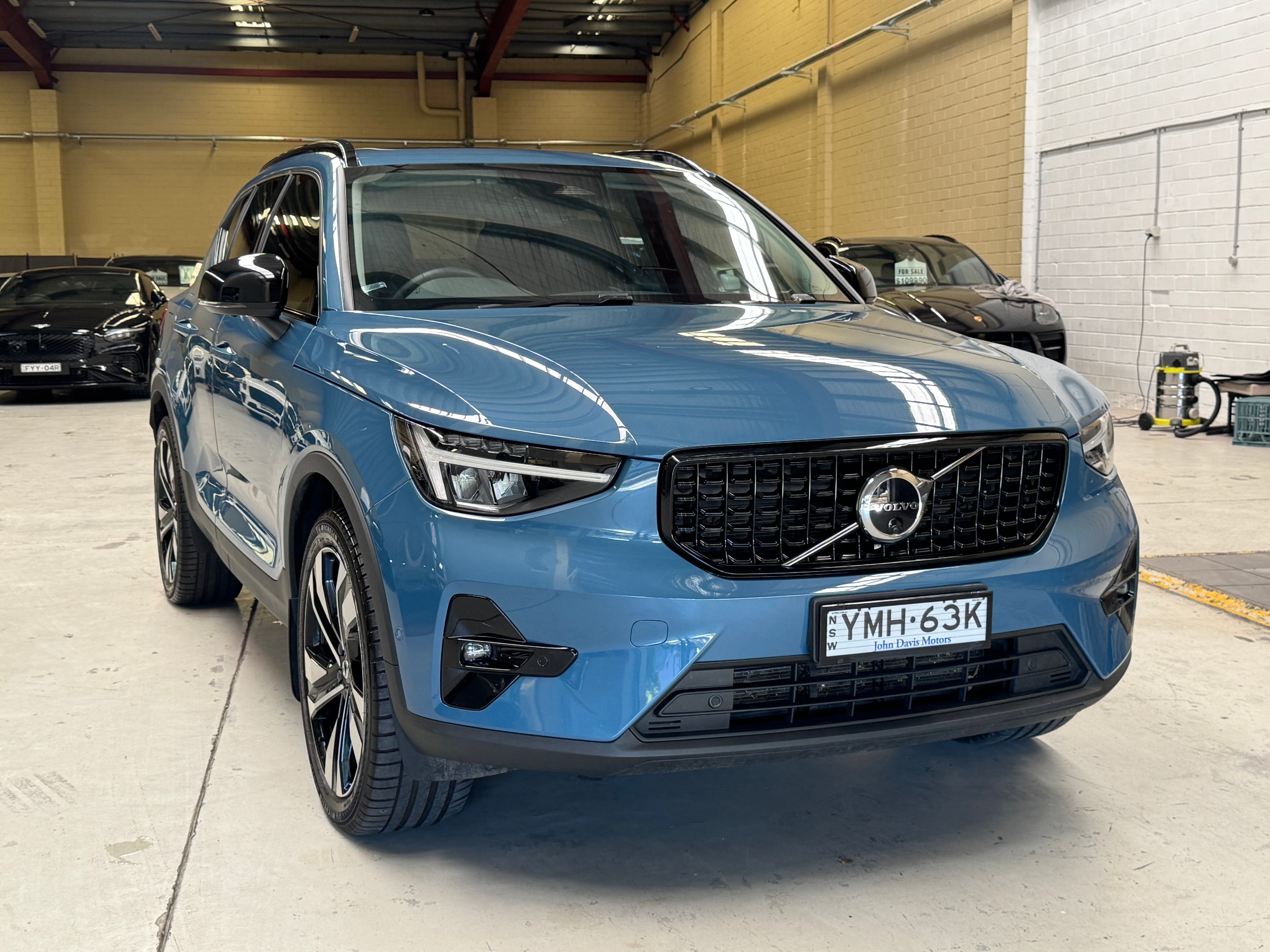 2022 VOLVO XC40