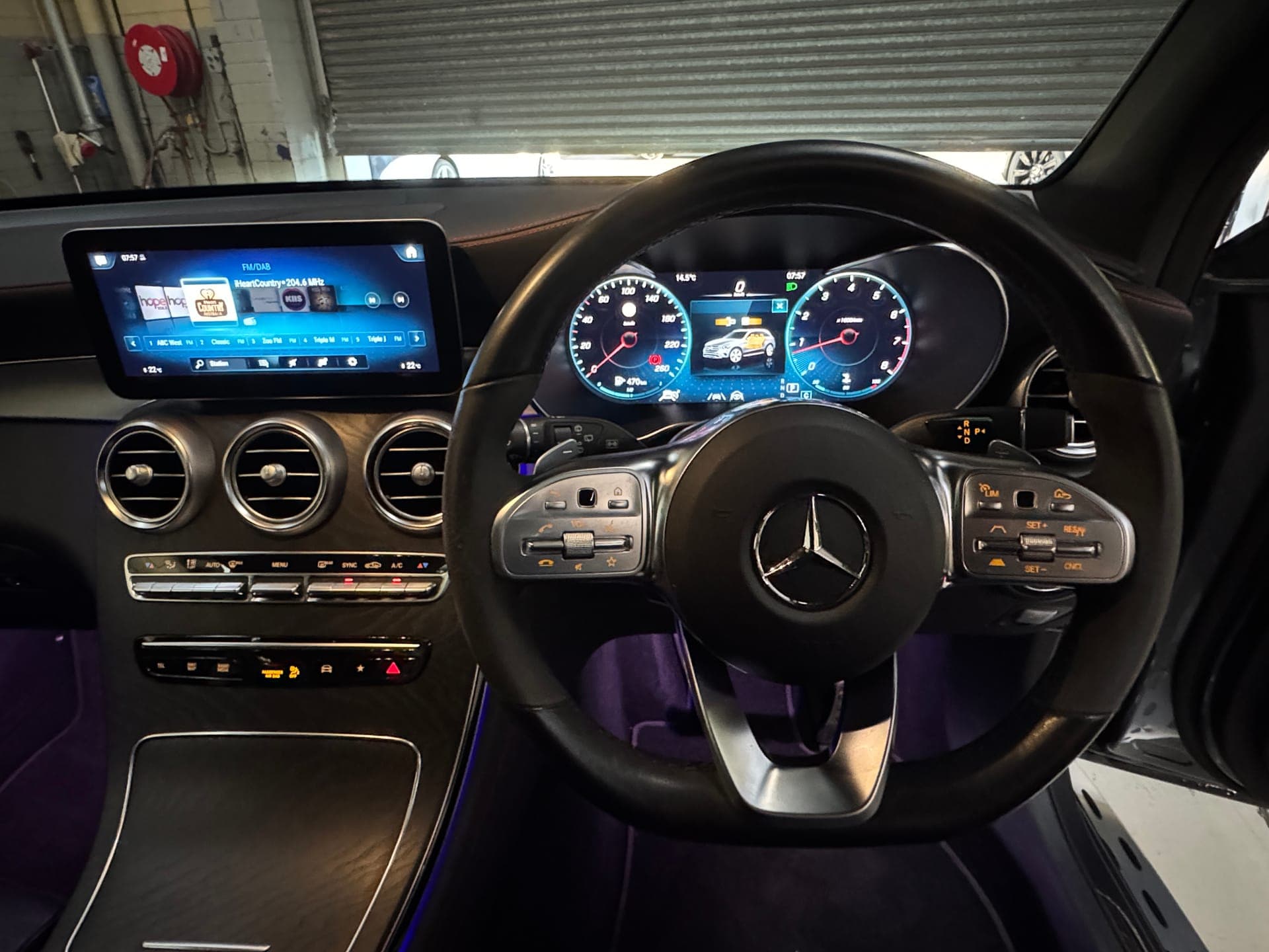 2022 Mercedes-Benz GLC 300 4MATIC in Grey — photo 16