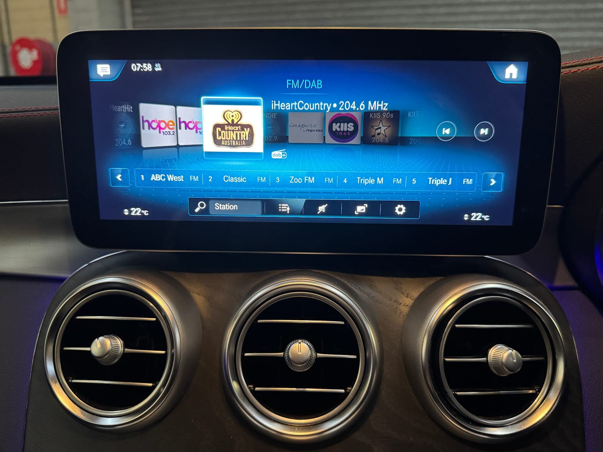 2022 Mercedes-Benz GLC 300 4MATIC in Grey — photo 20