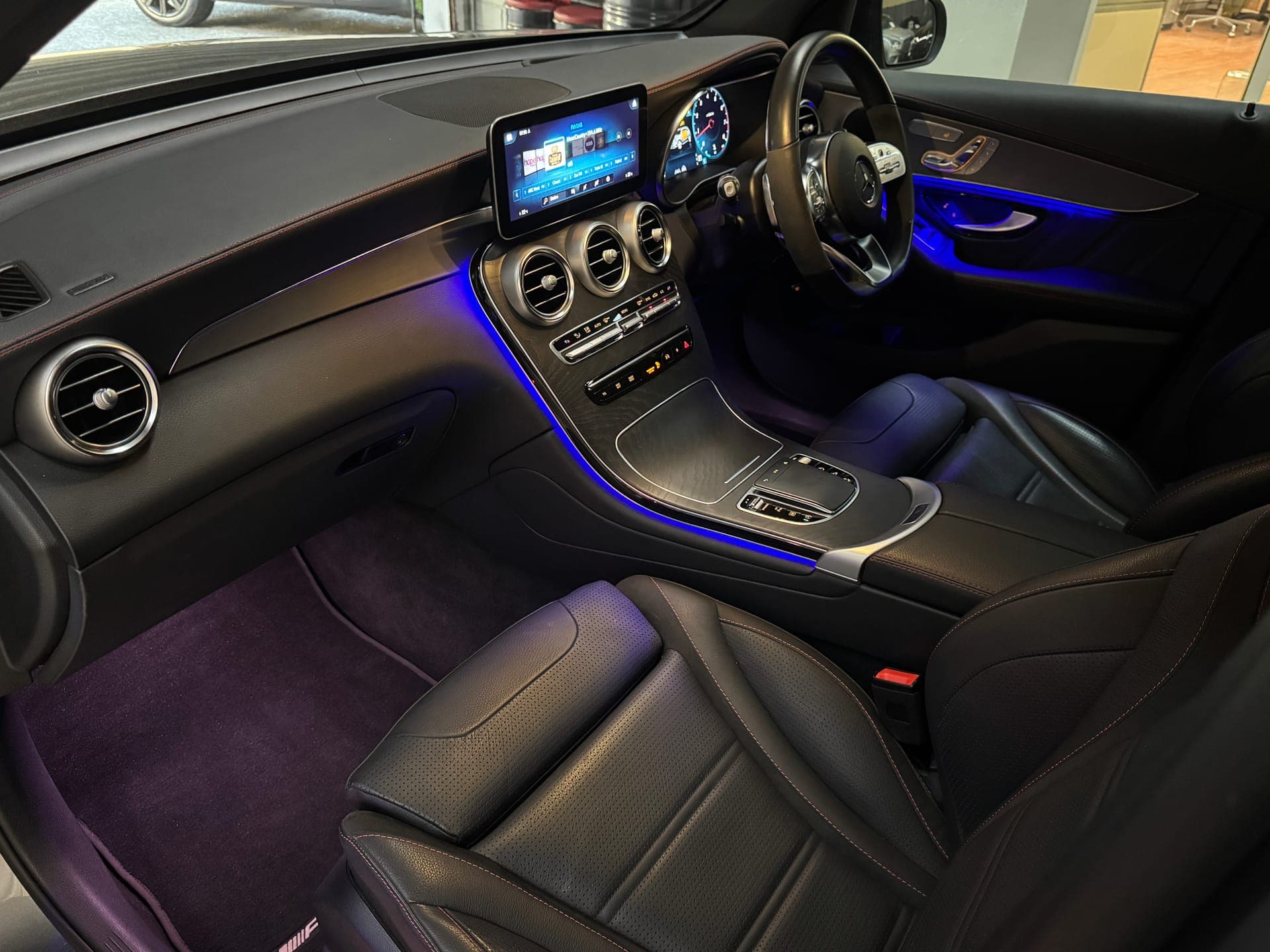 2022 Mercedes-Benz GLC 300 4MATIC in Grey — photo 23