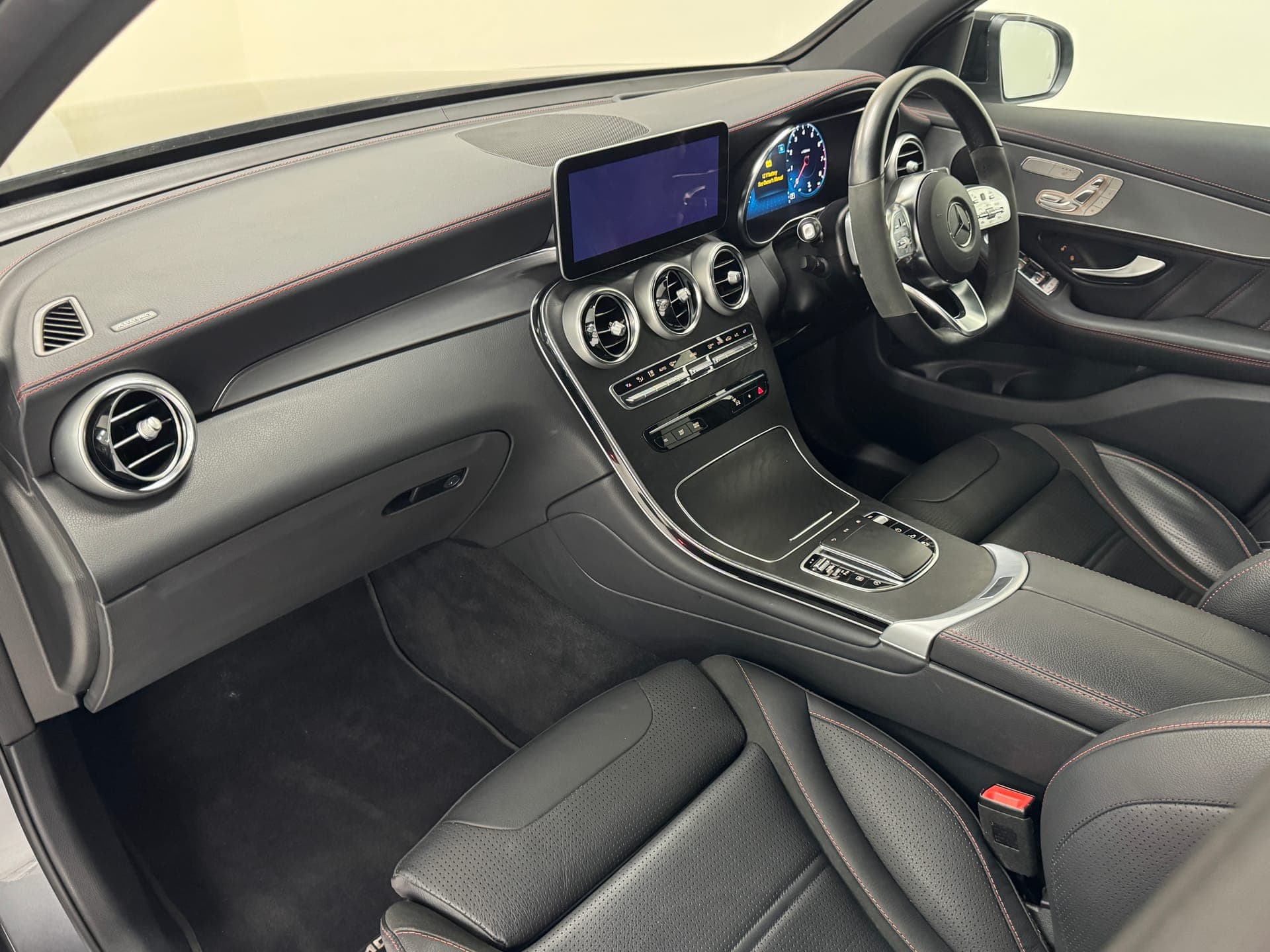 2022 Mercedes-Benz GLC 300 4MATIC in Grey — photo 21