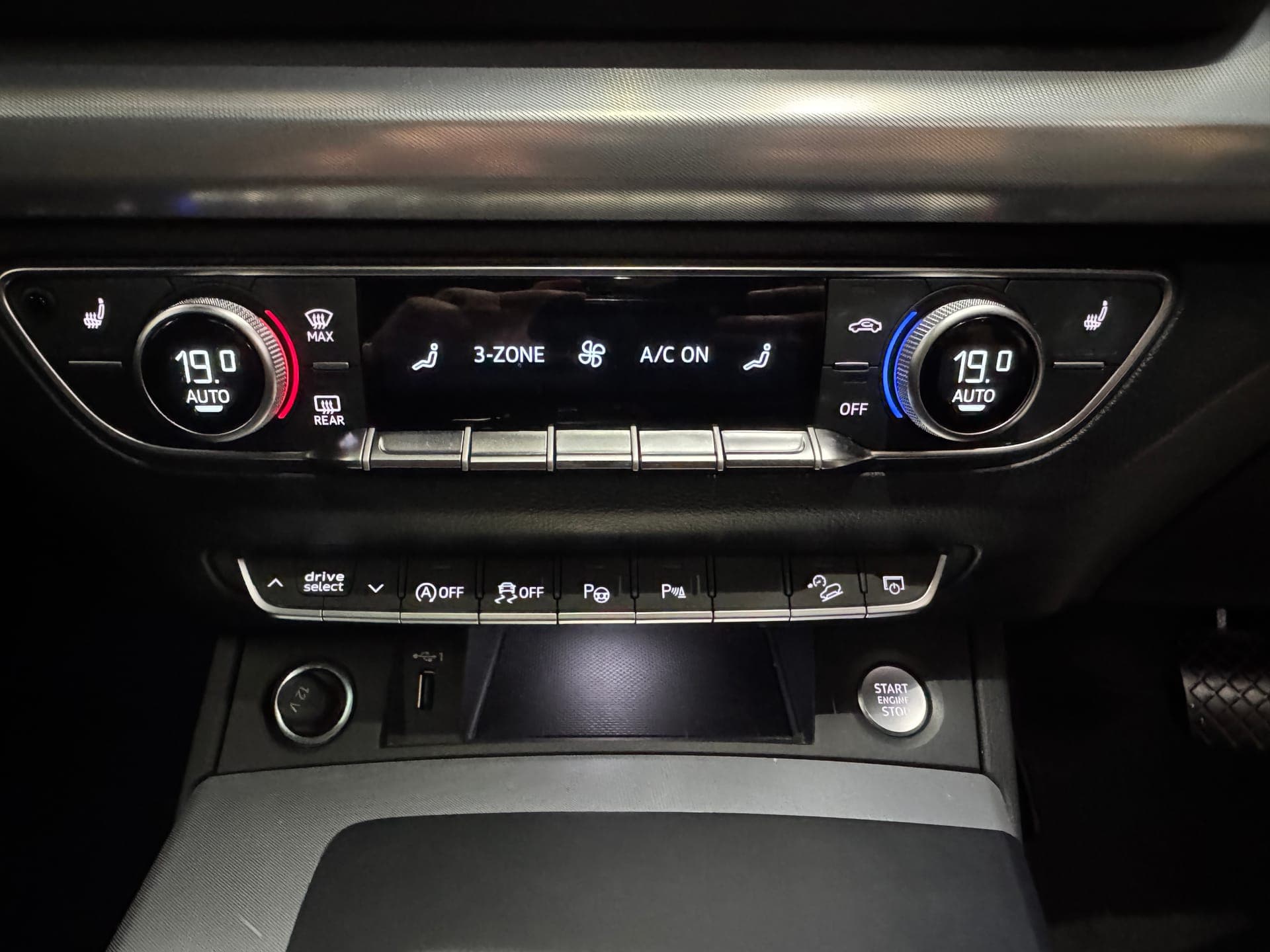 2023 Audi Q5 40 TDI Quattro Sport MHEV in Black — photo 18