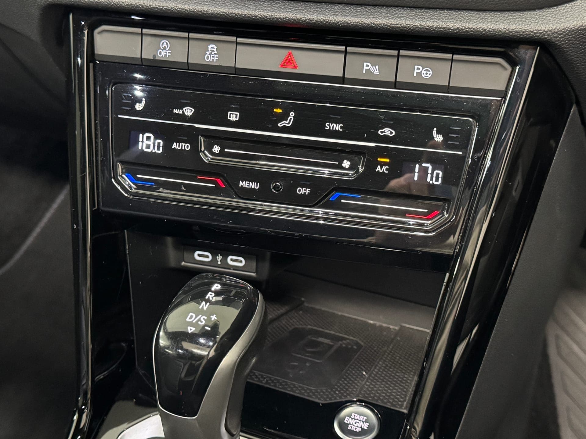 2023 Volkswagen T-ROC R D1 MY23 Update in Grey — photo 19