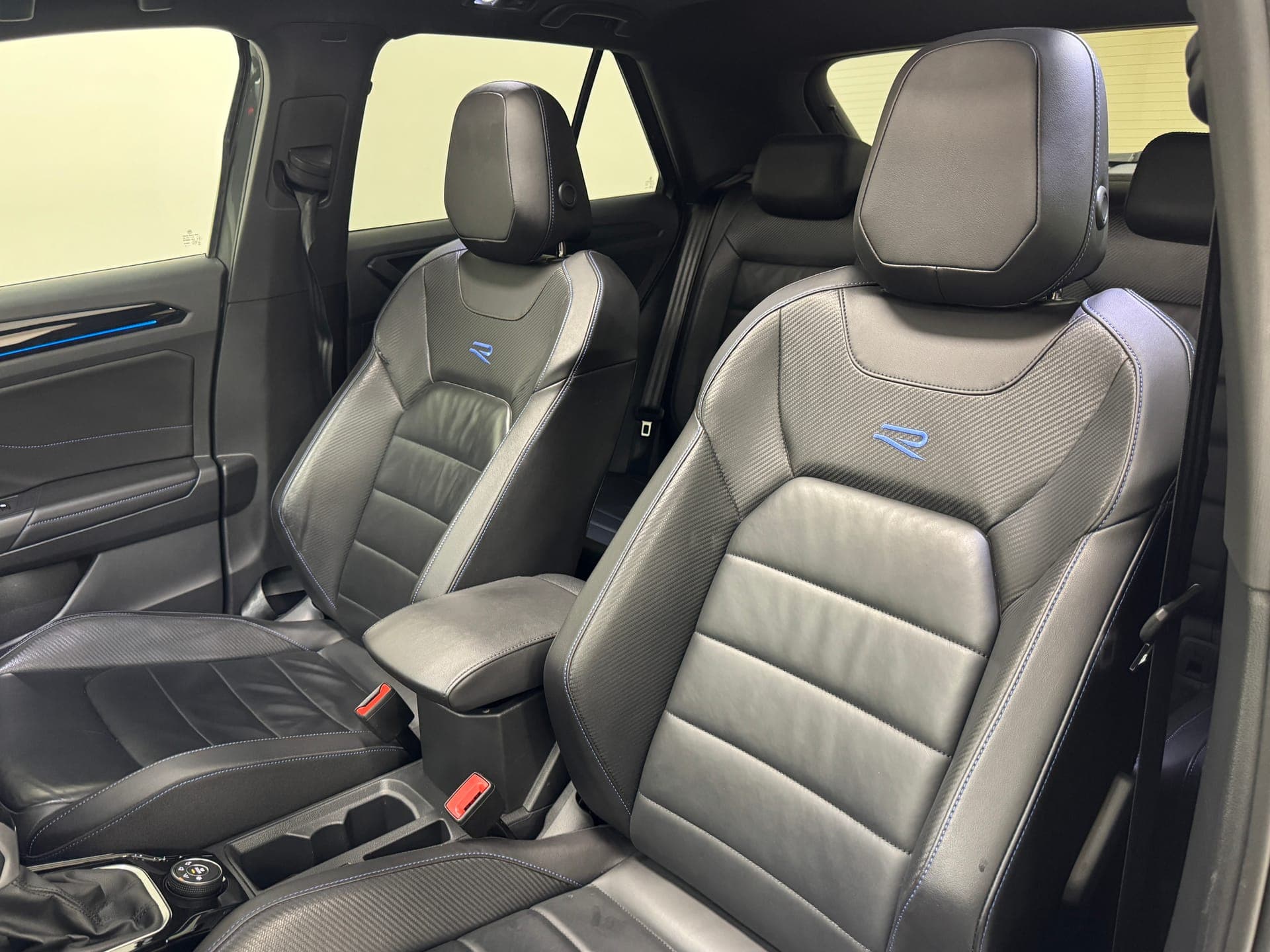 2023 Volkswagen T-ROC R D1 MY23 Update in Grey — photo 23