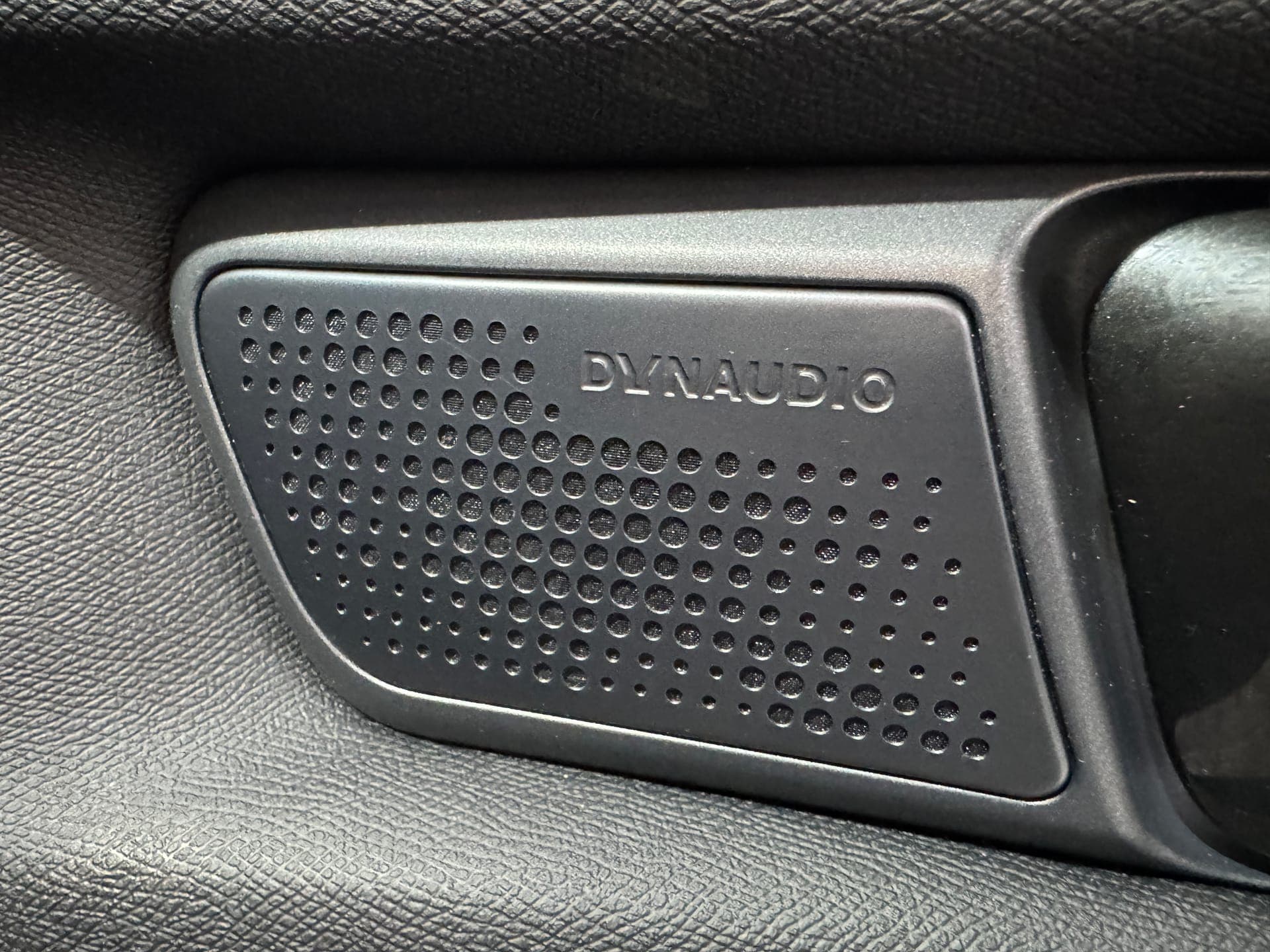 2024 BYD Shark 6 Dual Motor Premium in White — photo 17
