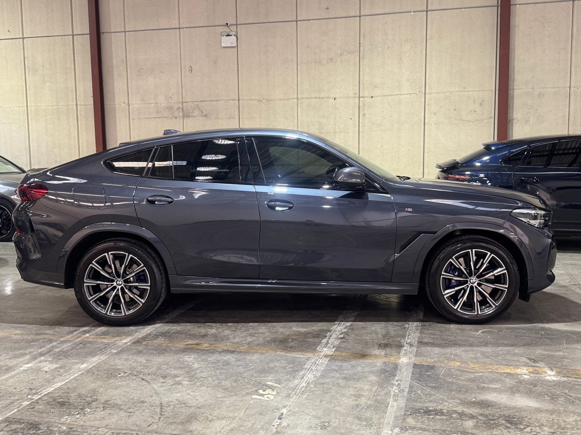 2020 BMW X6 xDrive30d M Sport G06 in Grey — dashboard