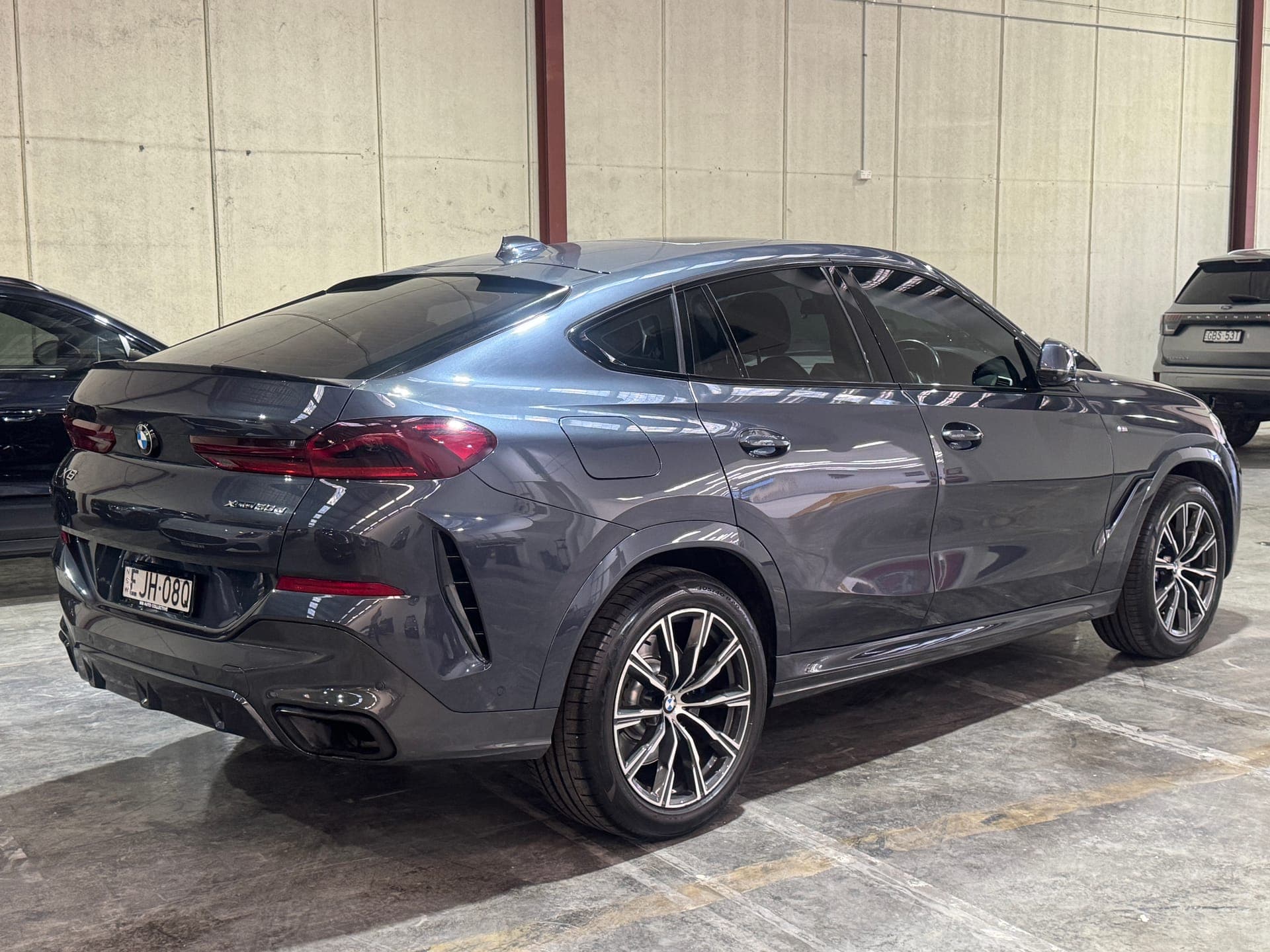 2020 BMW X6 xDrive30d M Sport G06 in Grey — infotainment