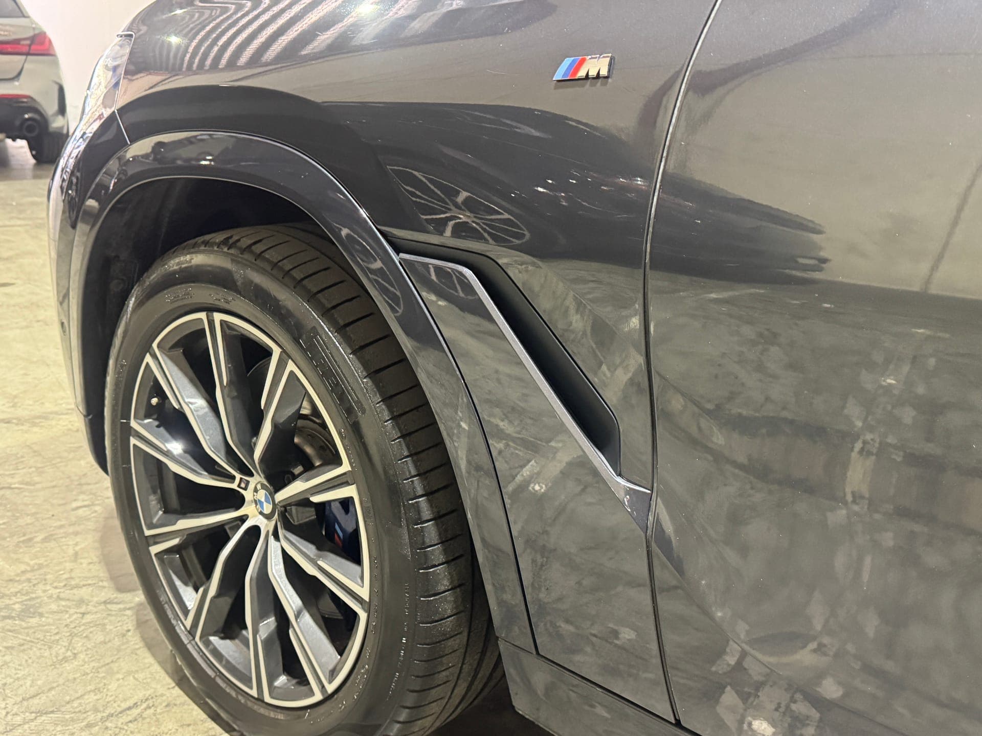 2020 BMW X6 xDrive30d M Sport G06 in Grey — boot
