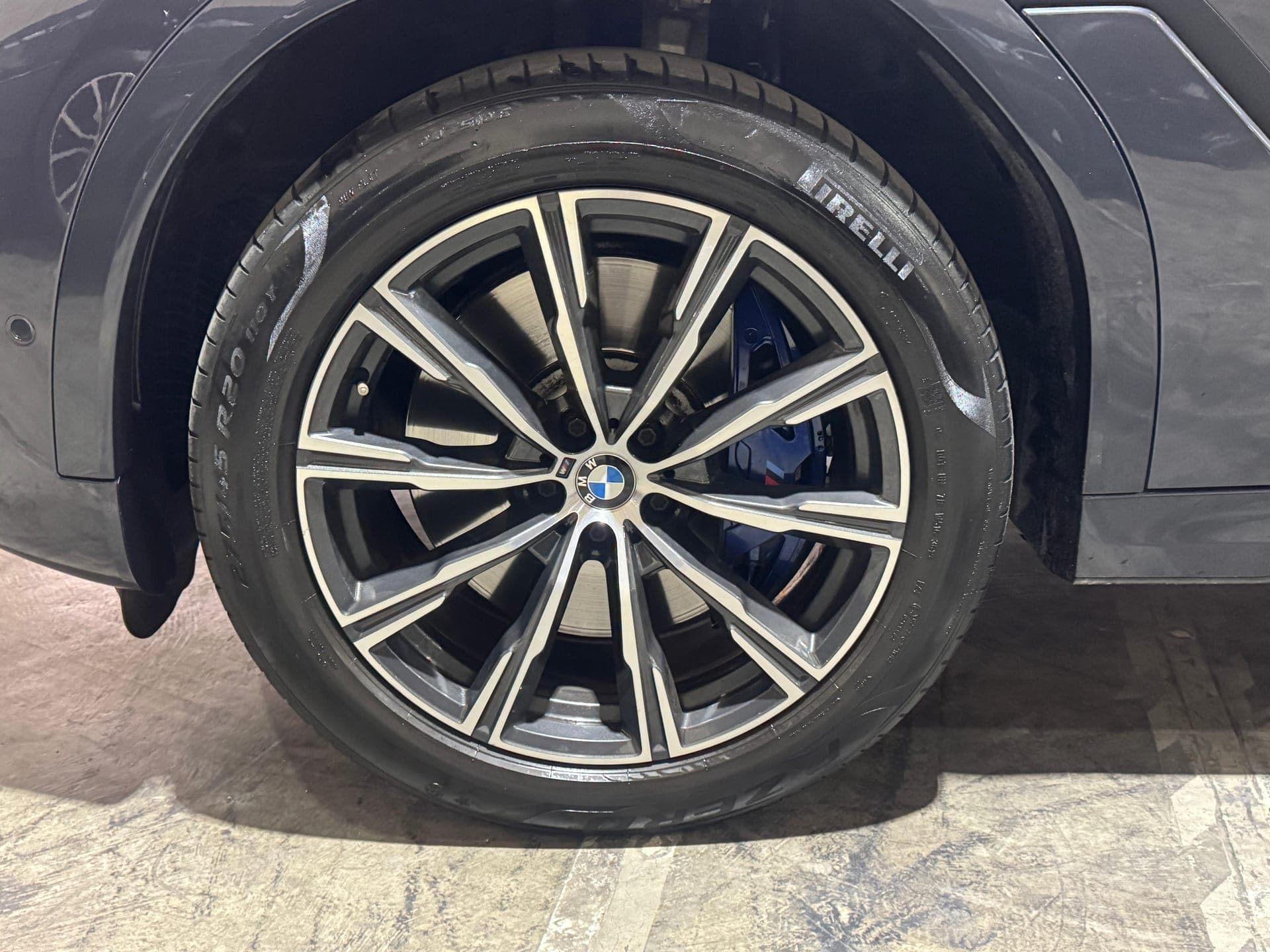 2020 BMW X6 xDrive30d M Sport G06 in Grey — engine bay