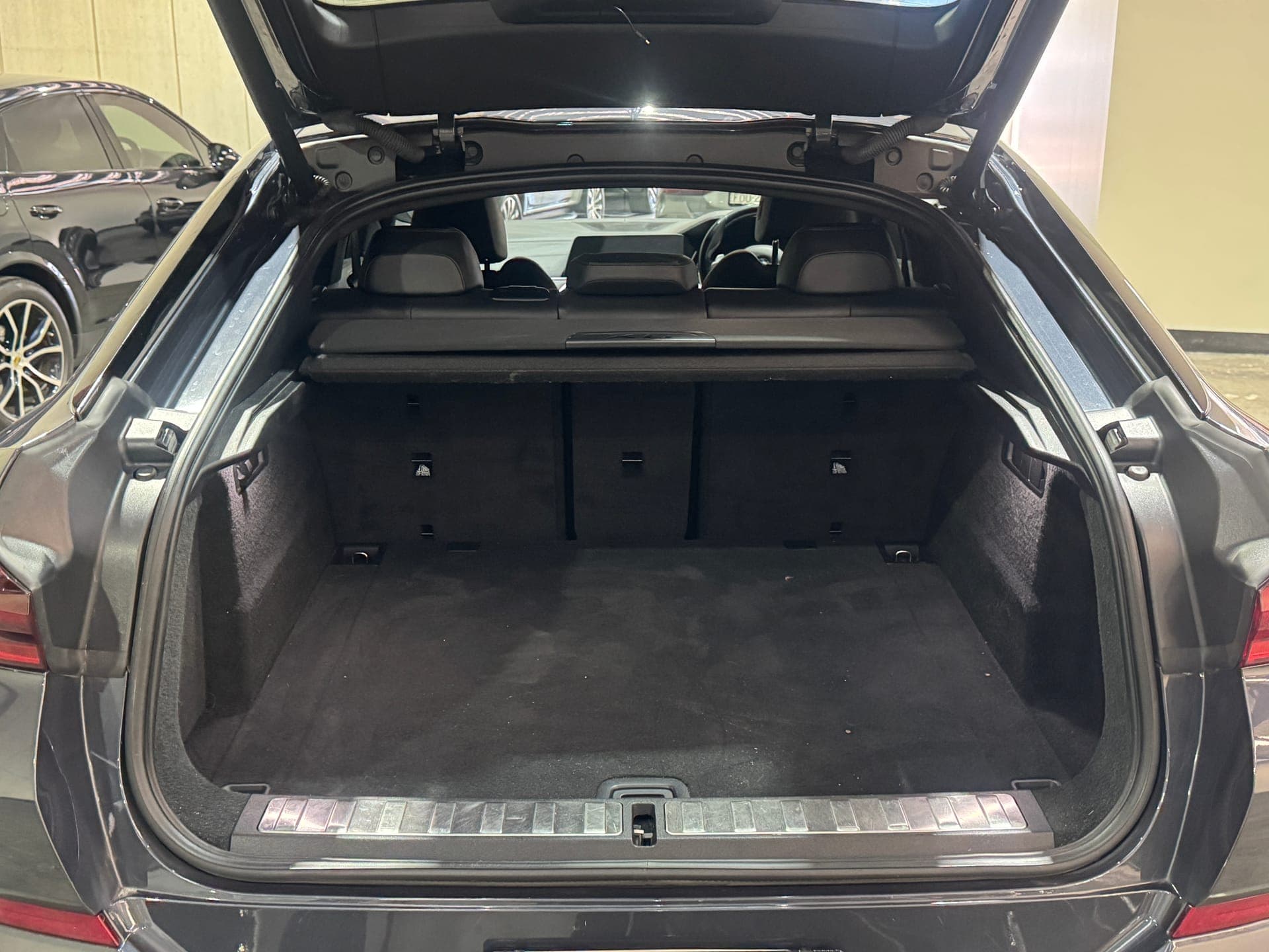 2020 BMW X6 xDrive30d M Sport G06 in Grey — odometer
