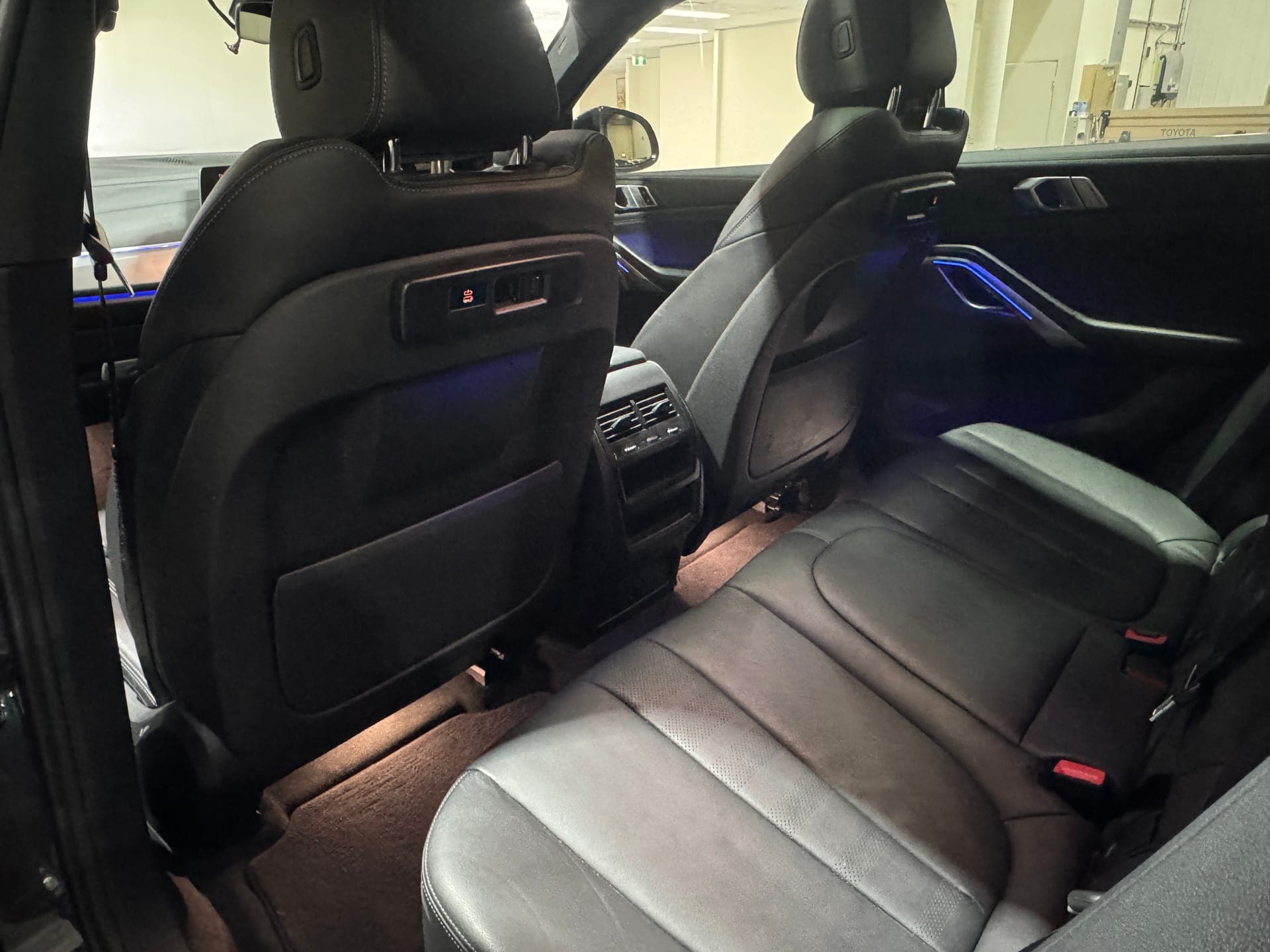 2020 BMW X6 xDrive30d M Sport G06 in Grey — photo 25
