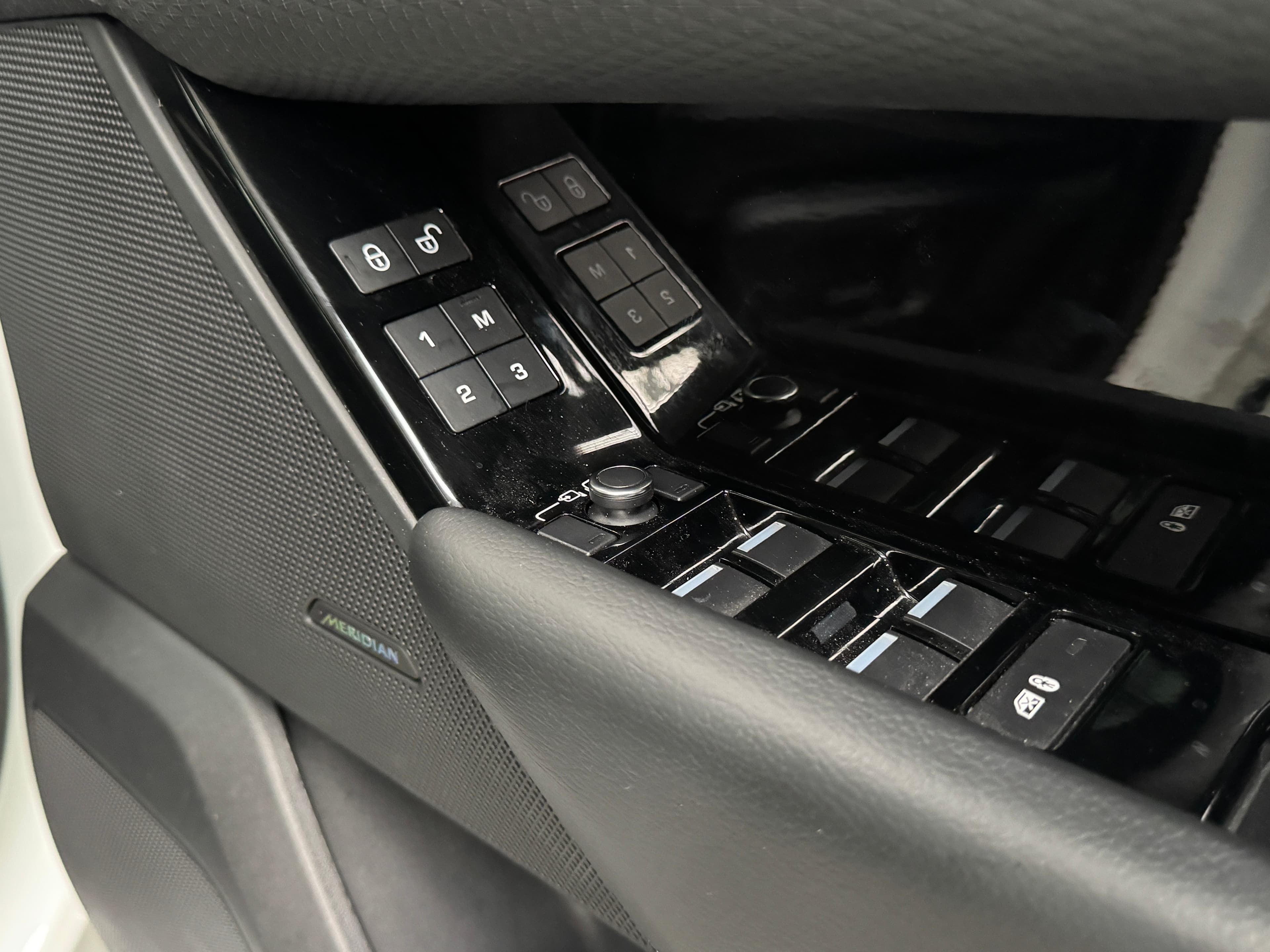 2018 Land Rover Velar D300 S in White — photo 15