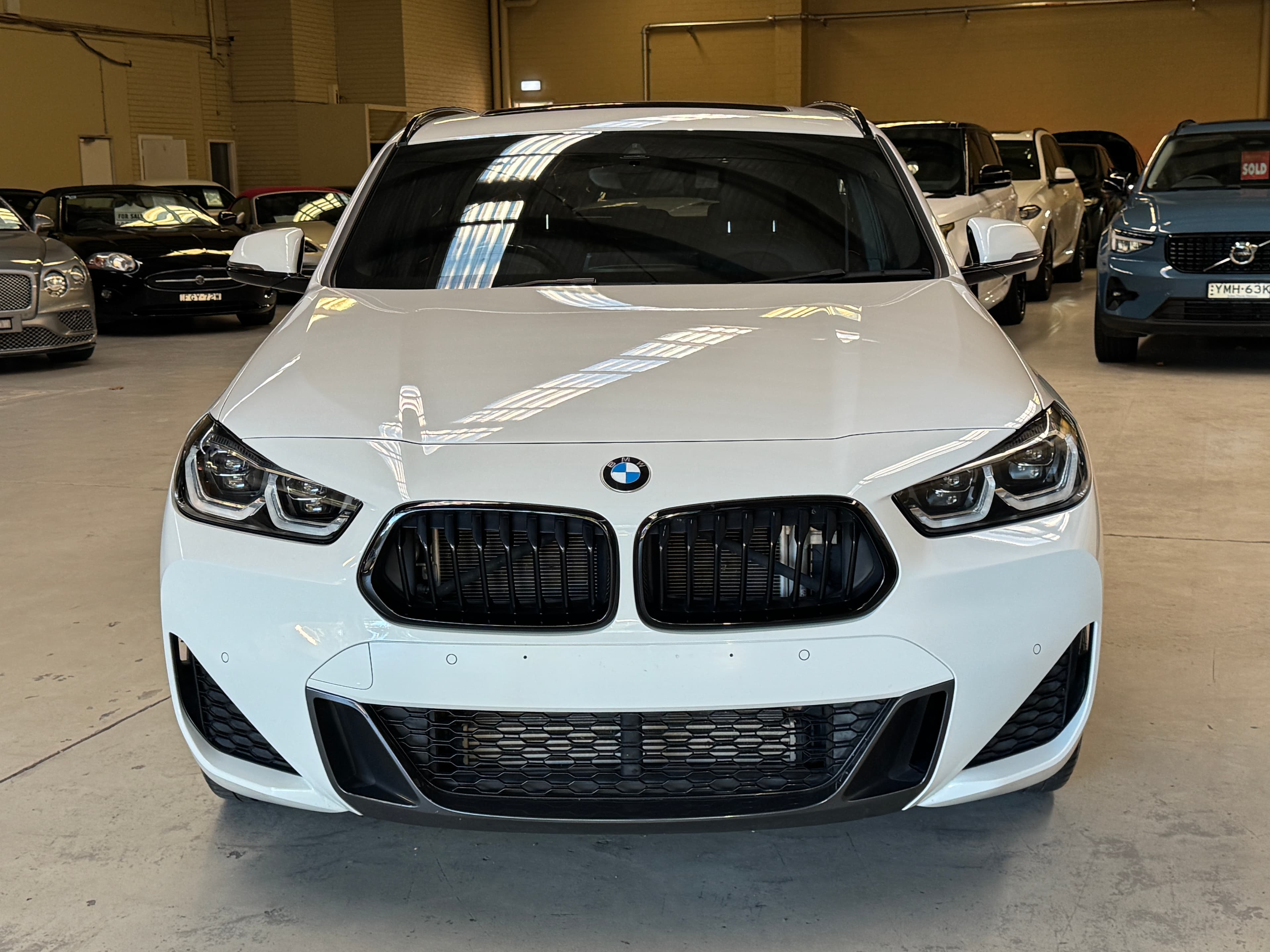 2023 BMW X2 sDrive18i in White — exterior side