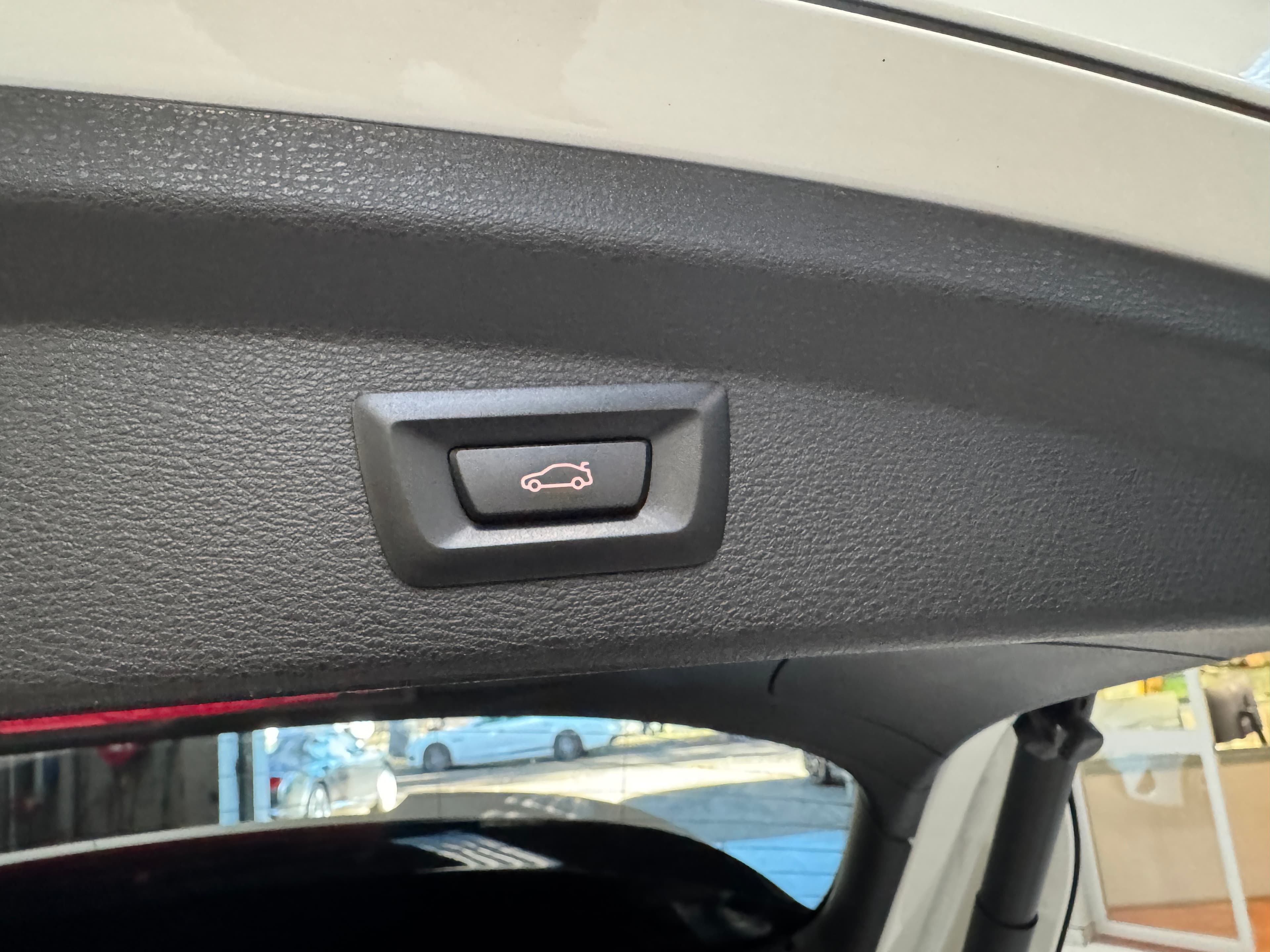 2023 BMW X2 sDrive18i in White — photo 12