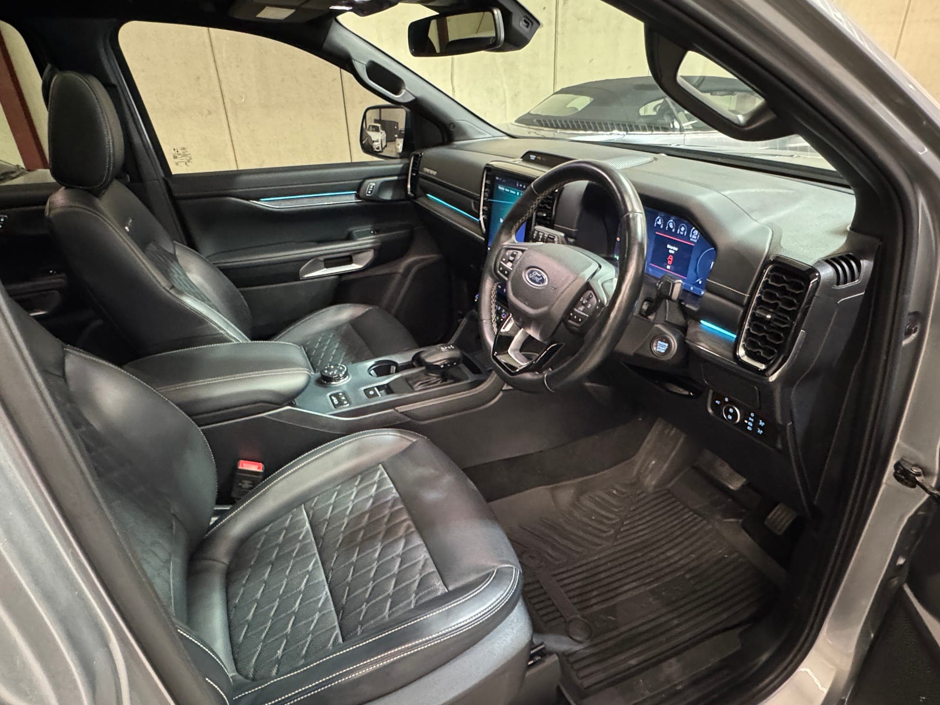 2023 Ford Everest Platinum (4WD) UB MY24 in Silver — photo 14