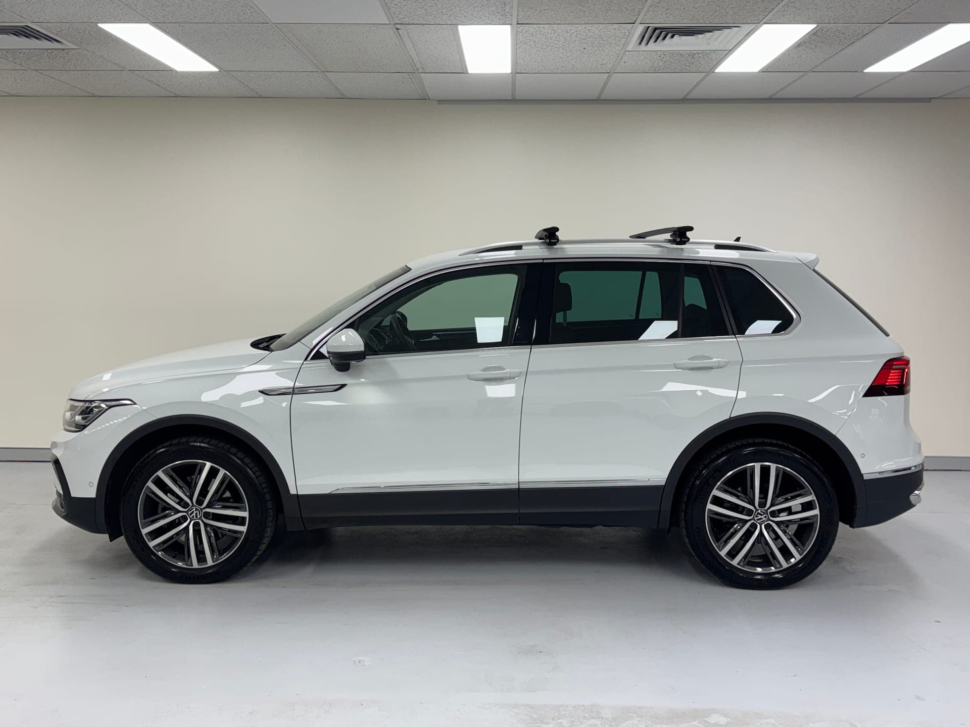 2021 Volkswagen Tiguan 162TSI Elegance in White — dashboard