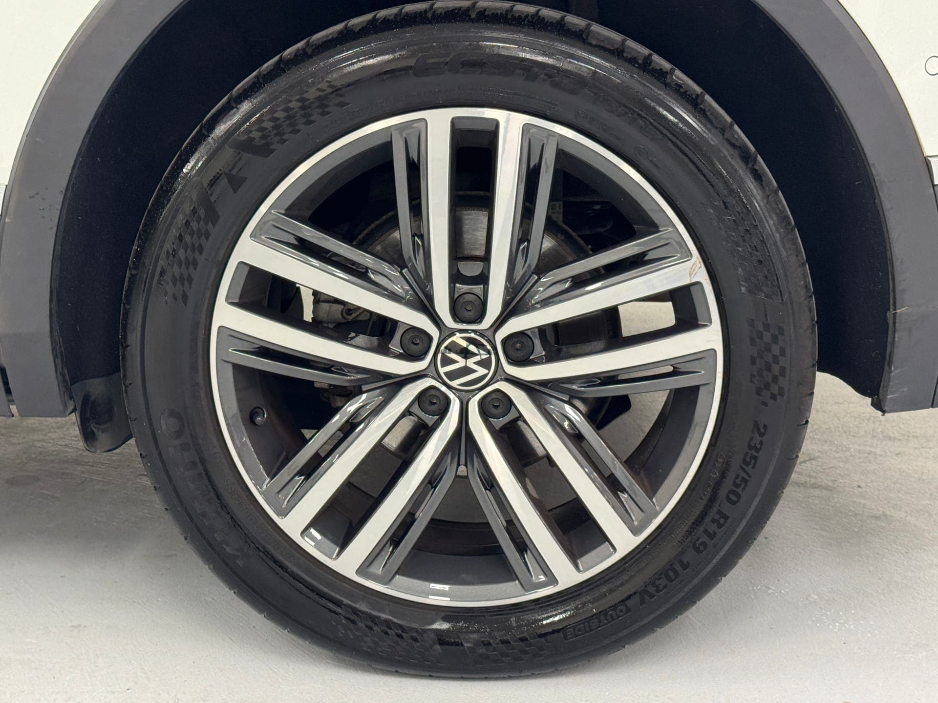 2021 Volkswagen Tiguan 162TSI Elegance in White — boot