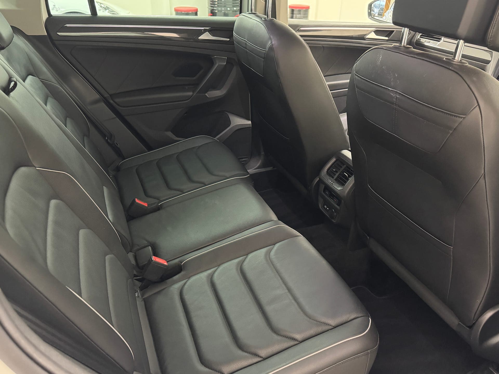 2021 Volkswagen Tiguan 162TSI Elegance in White — photo 17