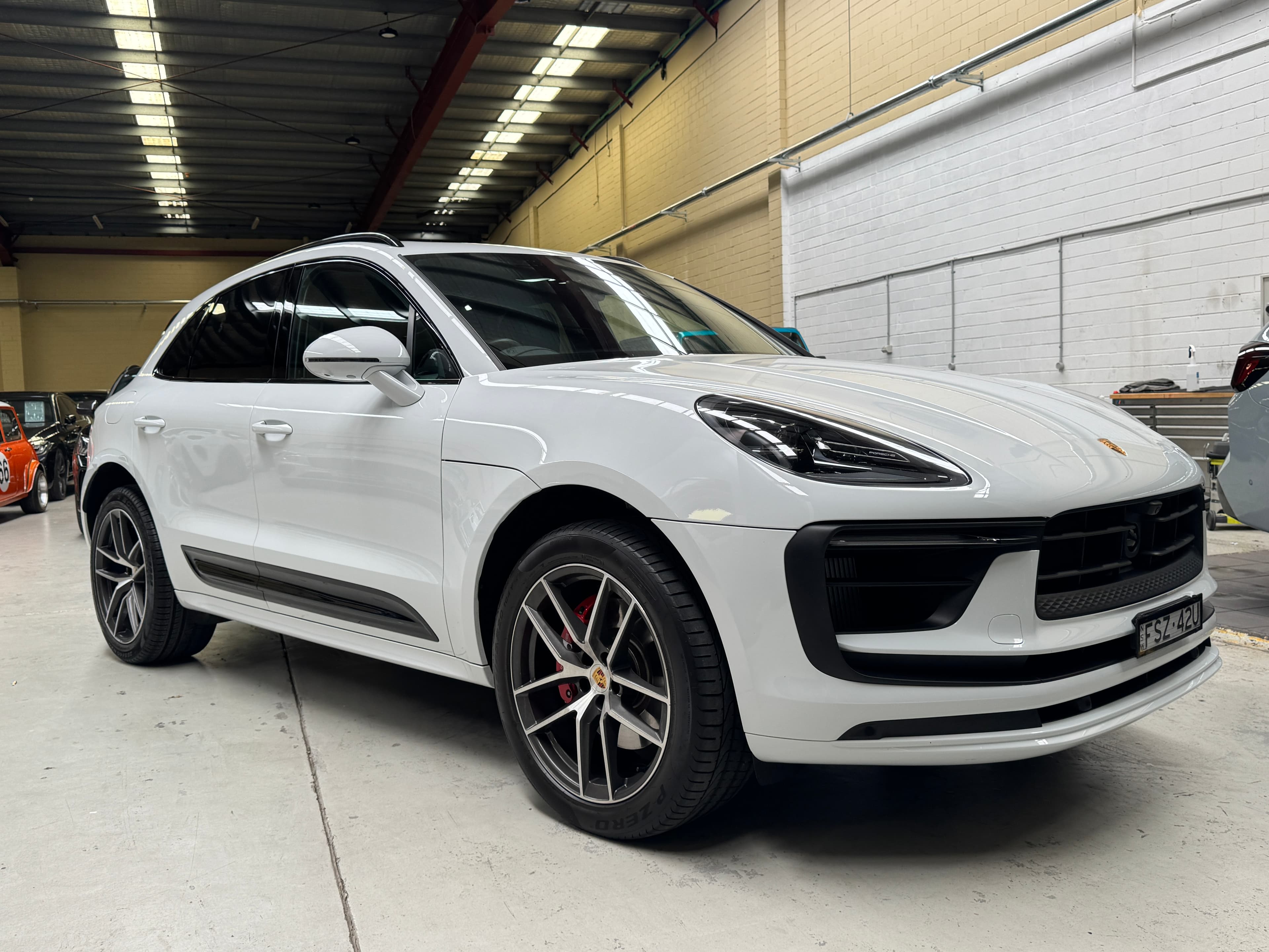 2024 Porsche Macan MACAN S 95B MY24 TWIN TURBO DIR F/INJ 2.9L 7 SP AUTO DUAL CLUTCH in WHITE — dashboard