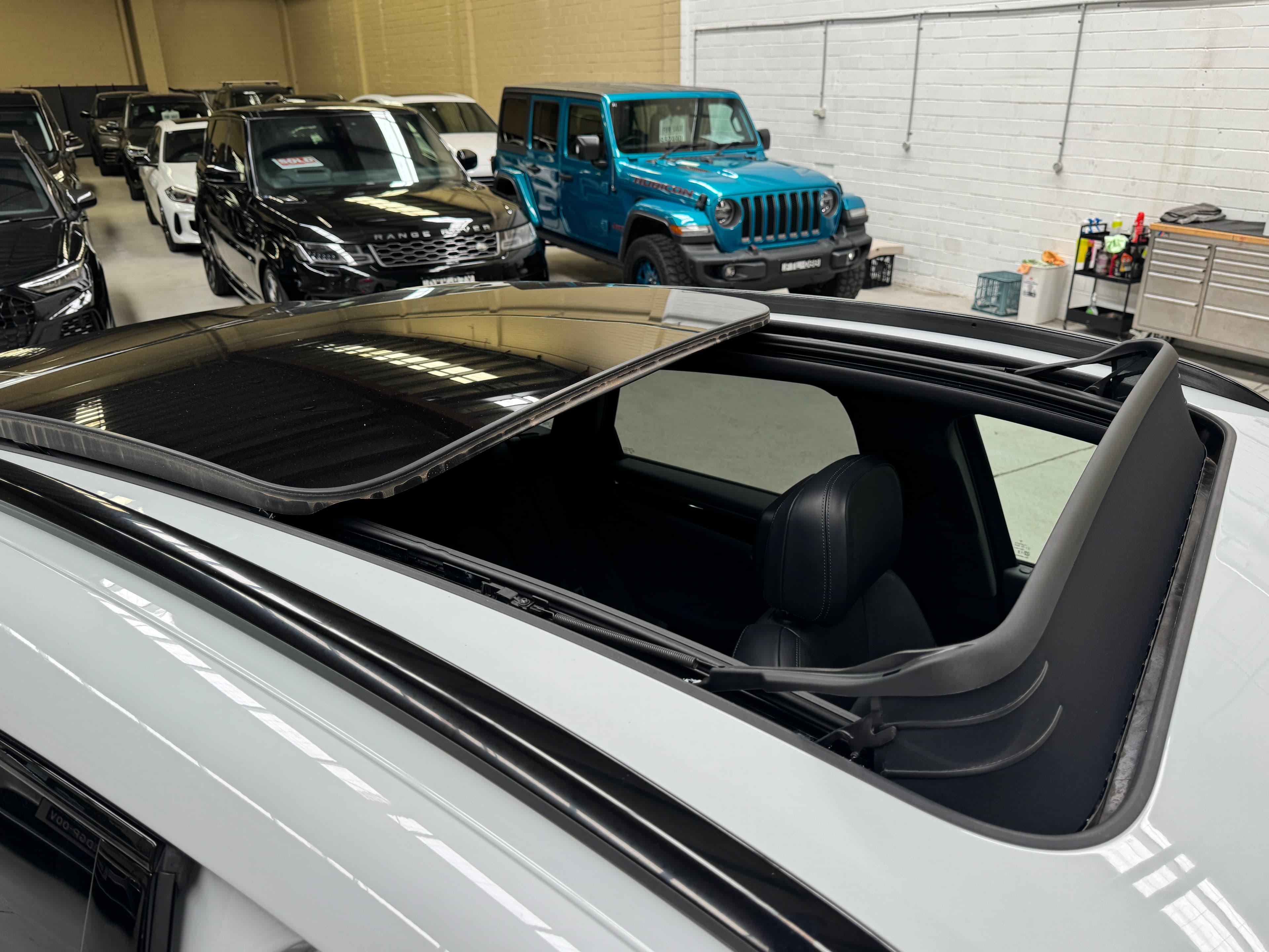2024 Porsche Macan MACAN S 95B MY24 TWIN TURBO DIR F/INJ 2.9L 7 SP AUTO DUAL CLUTCH in WHITE — photo 19