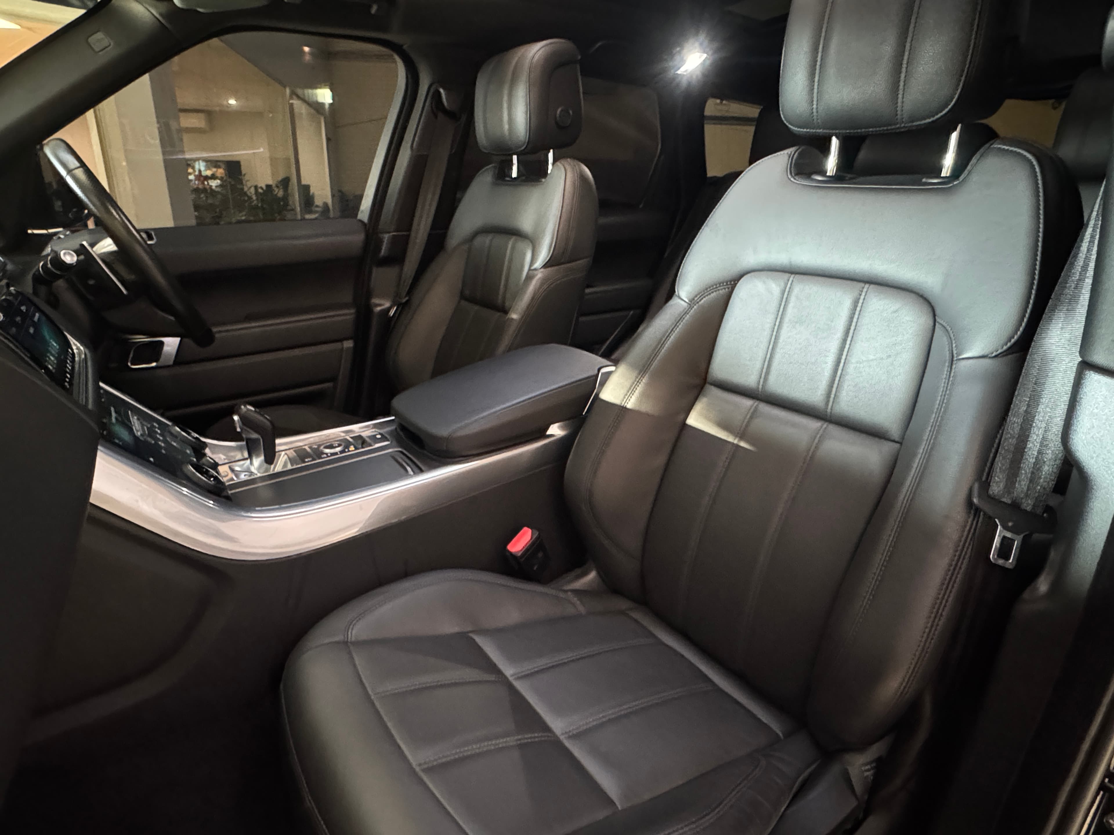 2022 Land Rover Range Rover Sport D250 SE in Black — photo 20