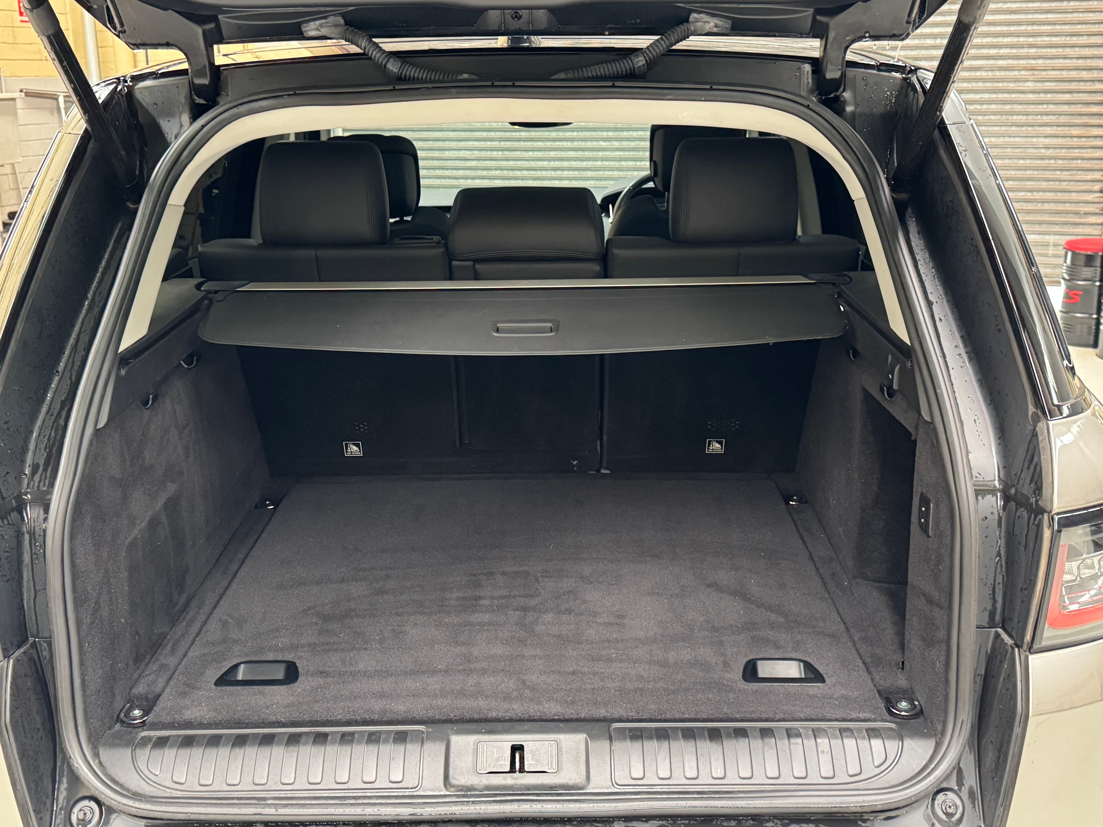 2022 Land Rover Range Rover Sport D300 SE in Silcon Silver — front seats