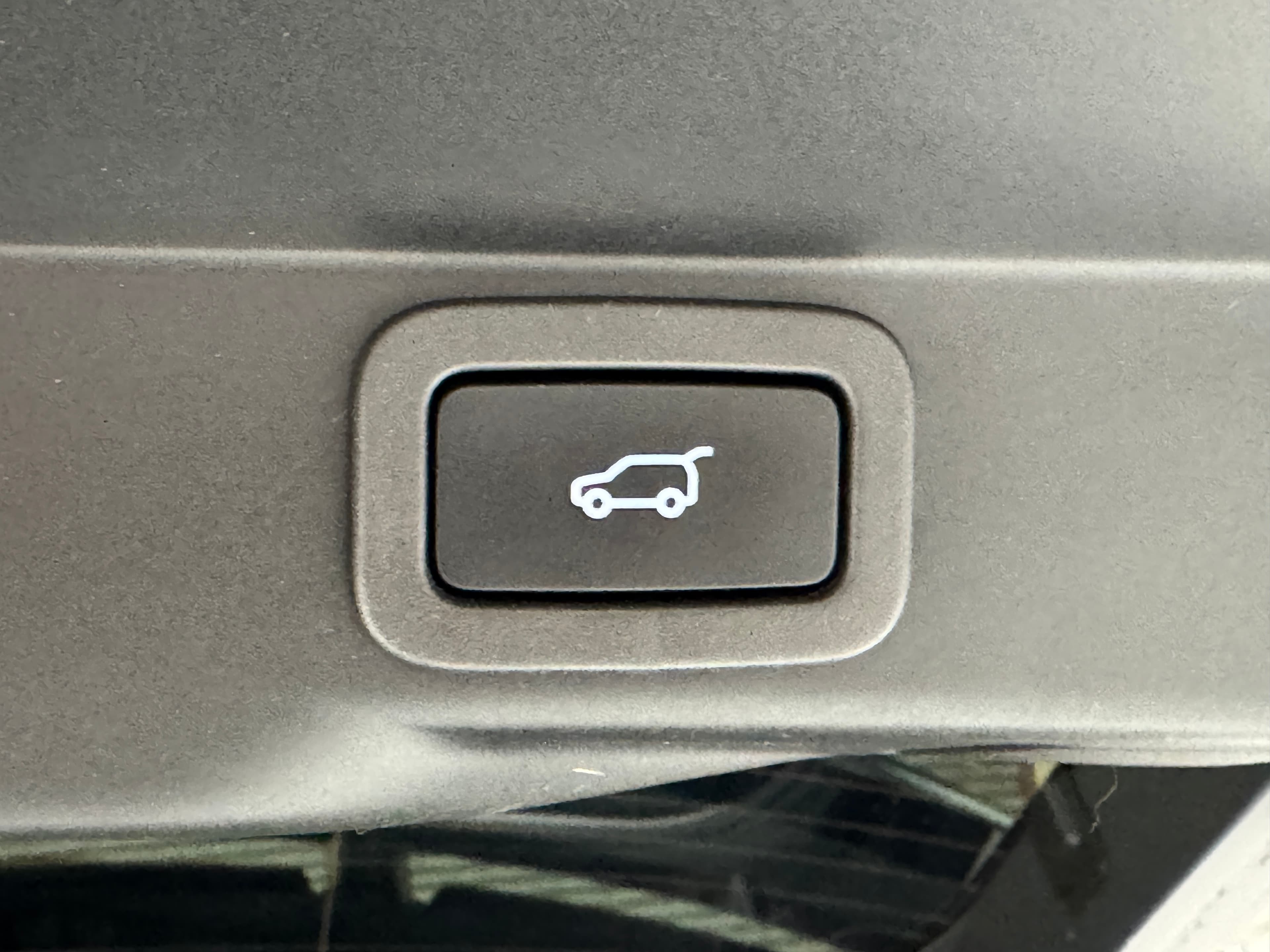 2022 Land Rover Range Rover Sport D300 SE in Silcon Silver — rear seats