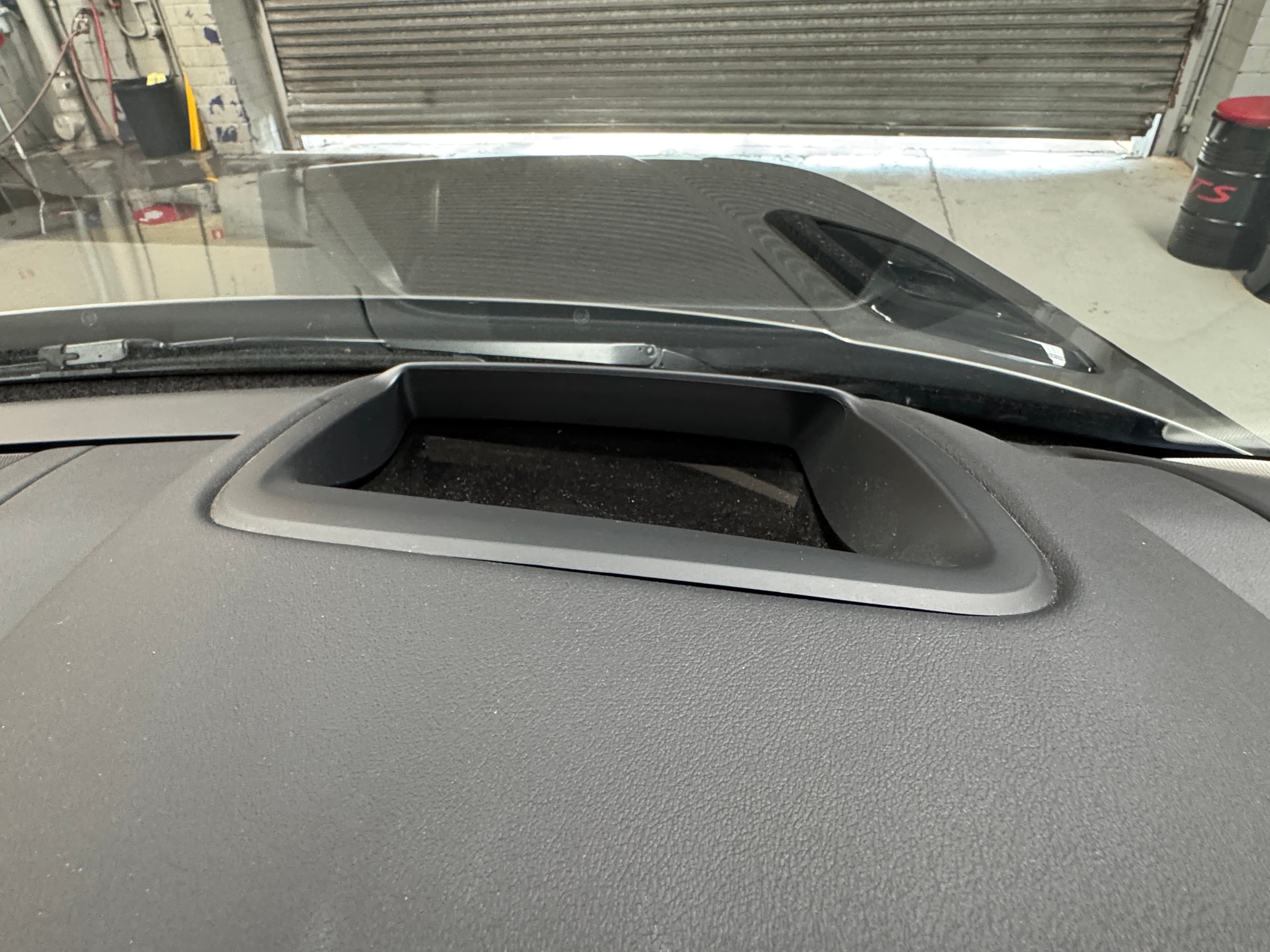 2022 Land Rover Range Rover Sport D300 SE in Silcon Silver — photo 14