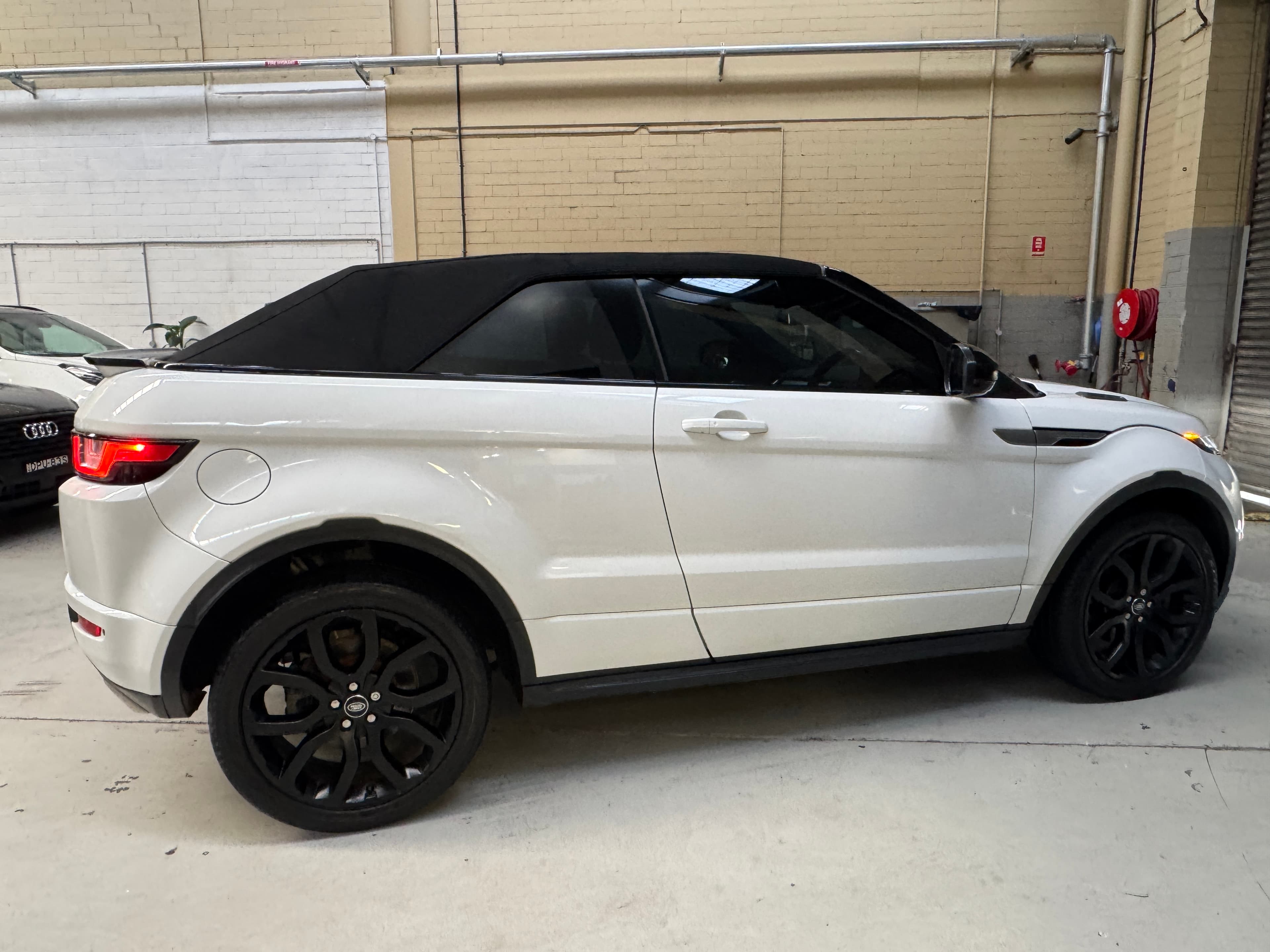 2017 Range Rover Evoque TD4 180 SE Dynamic in White — interior