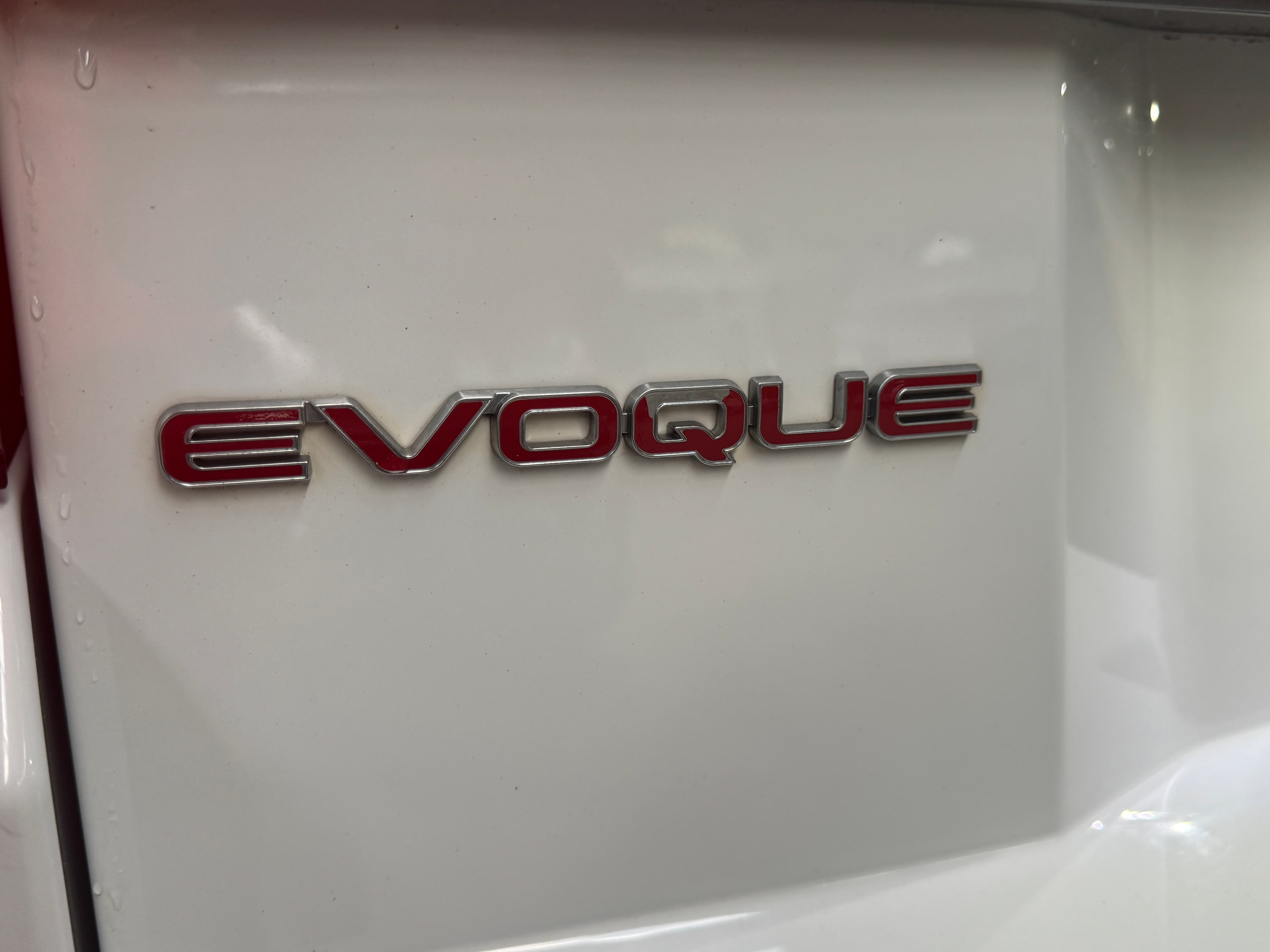 2017 Range Rover Evoque TD4 180 SE Dynamic in White — rear seats