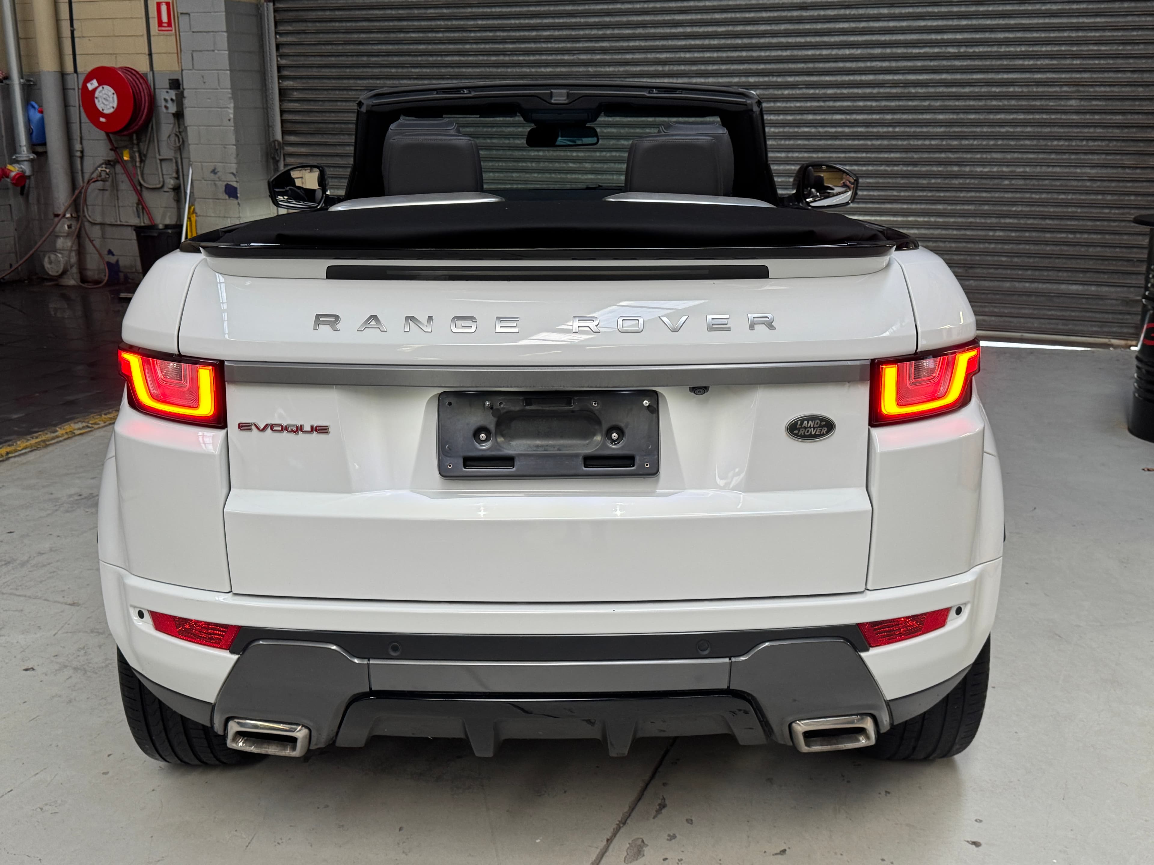 2017 Range Rover Evoque TD4 180 SE Dynamic in White — boot