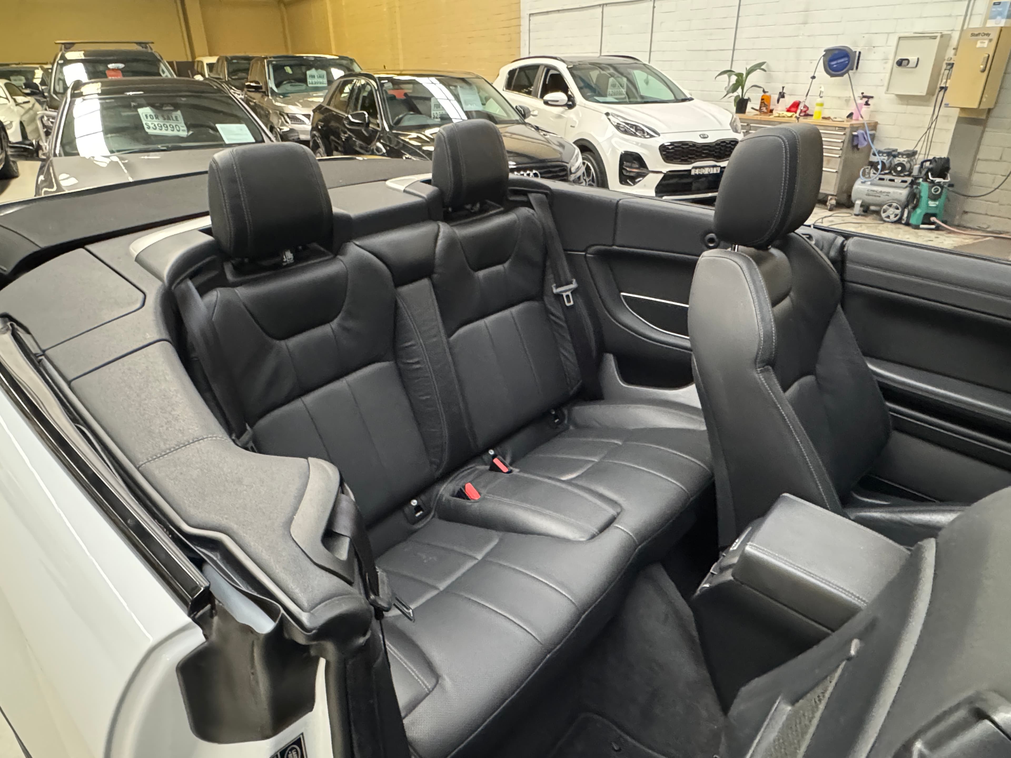2017 Range Rover Evoque TD4 180 SE Dynamic in White — photo 16