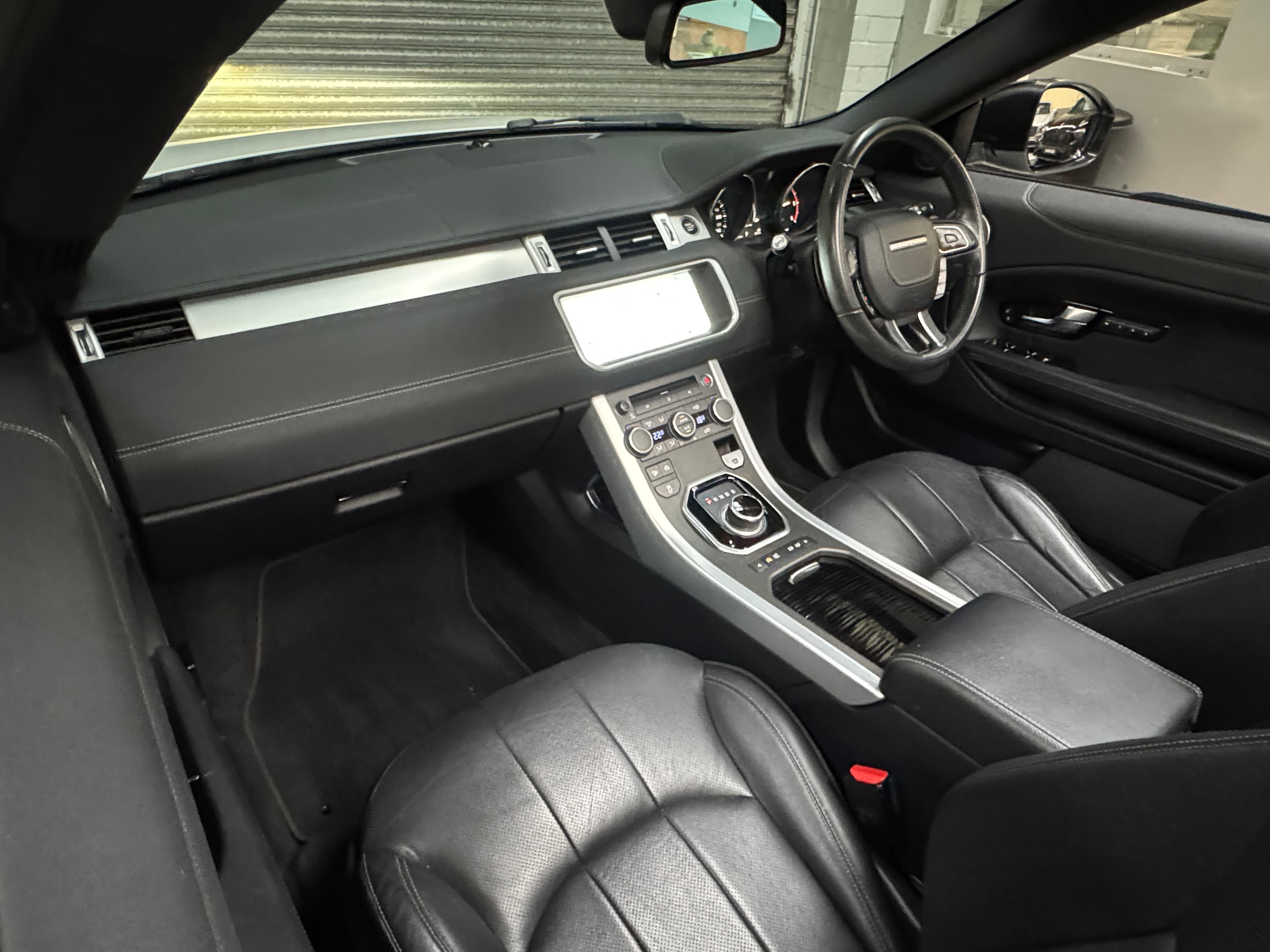 2017 Range Rover Evoque TD4 180 SE Dynamic in White — photo 17